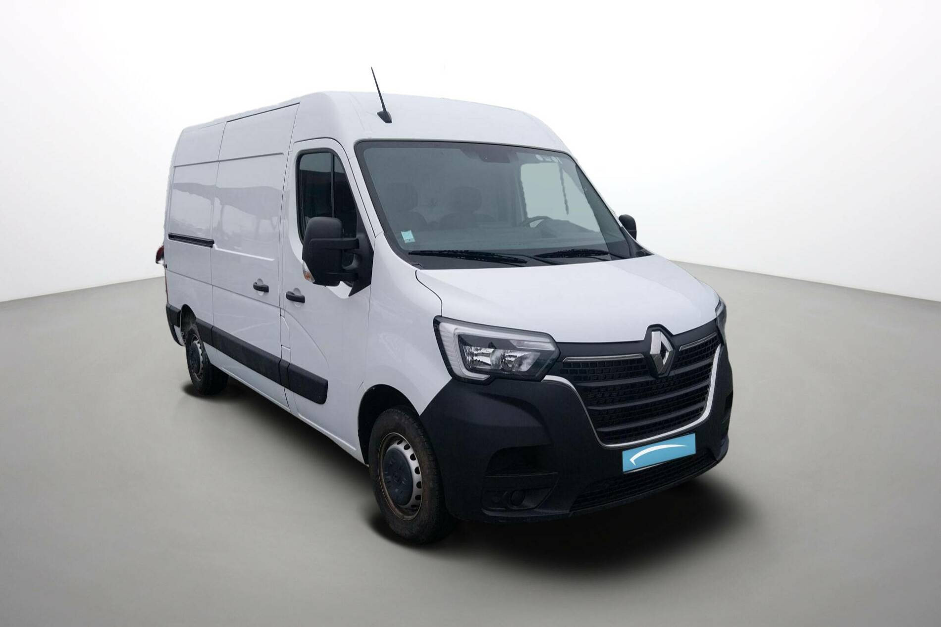 Vente en ligne Renault Master Fourgon MASTER FGN TRAC F3500 L2H2 BLUE DCI 135 au prix de 26 990 €