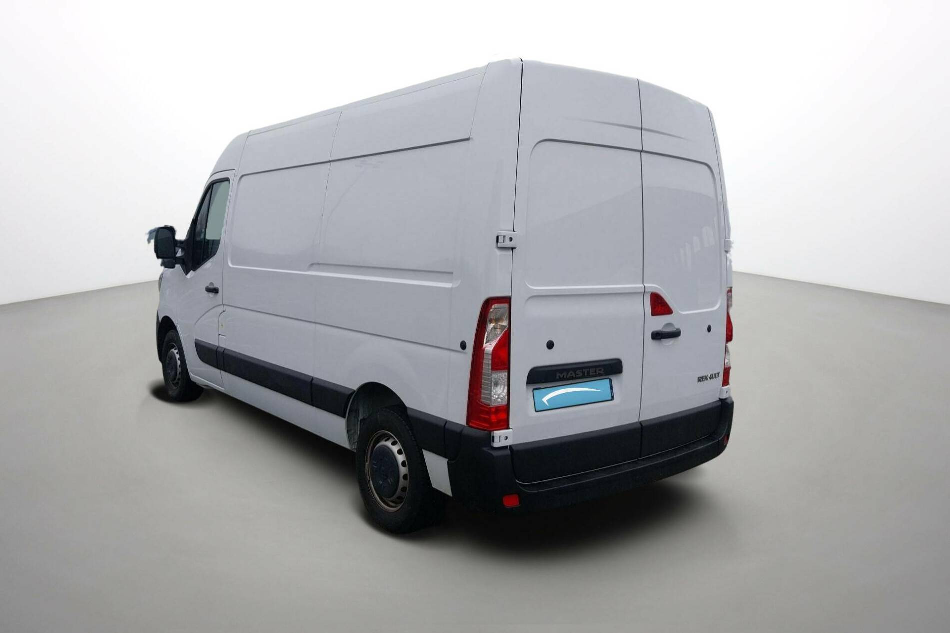 Vente en ligne Renault Master Fourgon MASTER FGN TRAC F3500 L2H2 BLUE DCI 135 au prix de 26 990 €