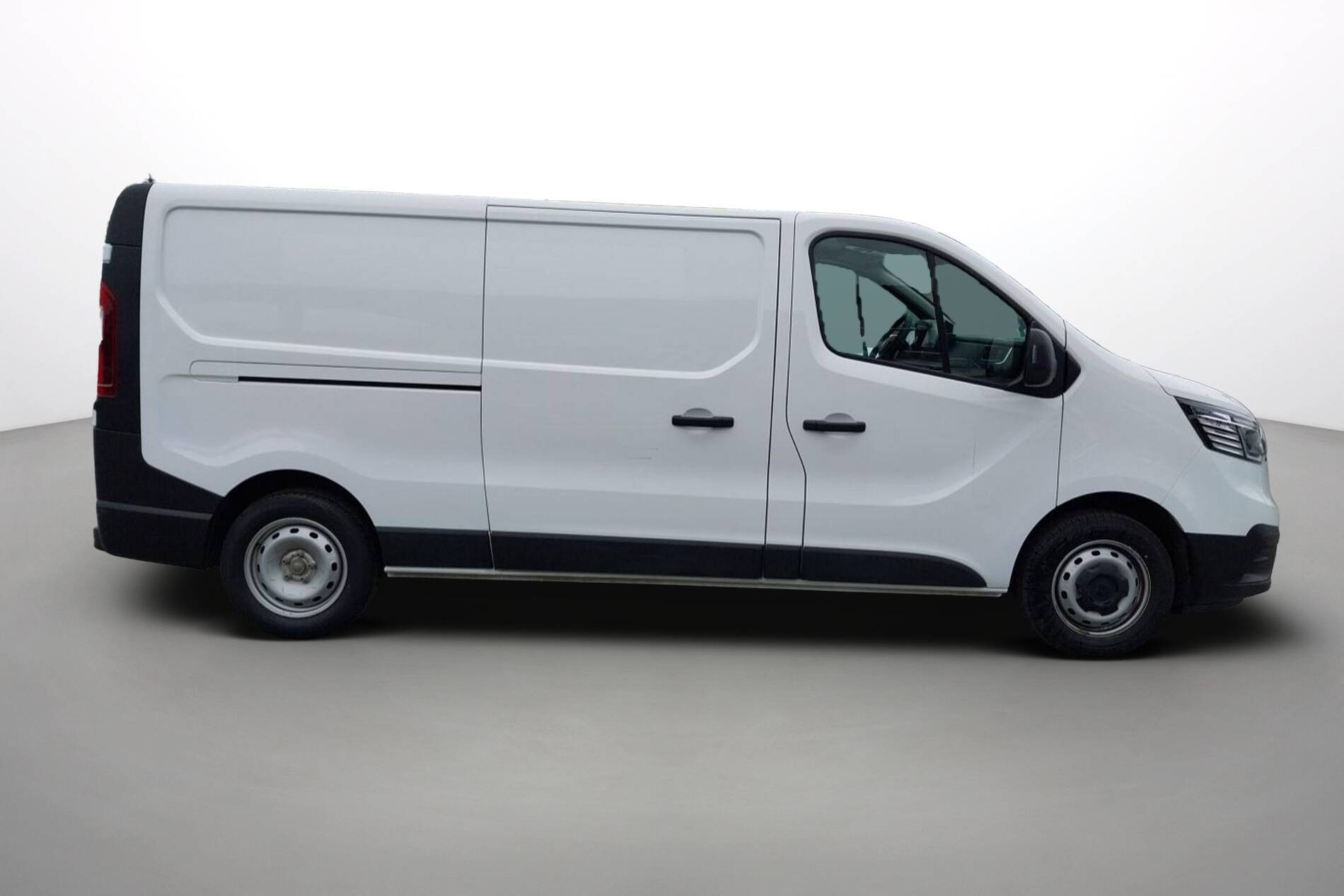 Vente en ligne Renault Trafic 3 Fourgon TRAFIC FGN L2H1 3000 KG BLUE DCI 130 au prix de 21 890 €