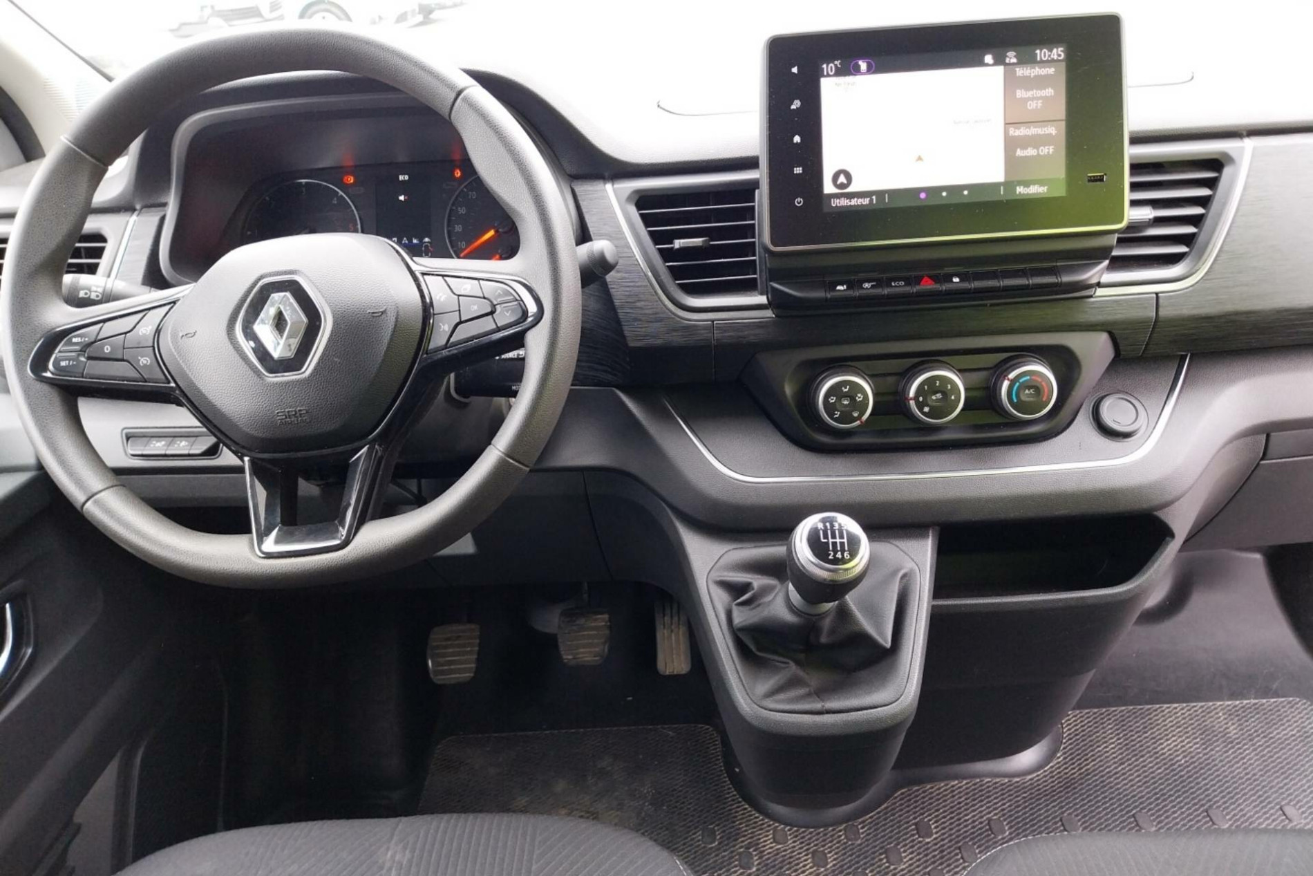 Vente en ligne Renault Trafic 3 Fourgon TRAFIC FGN L2H1 3000 KG BLUE DCI 130 au prix de 21 890 €