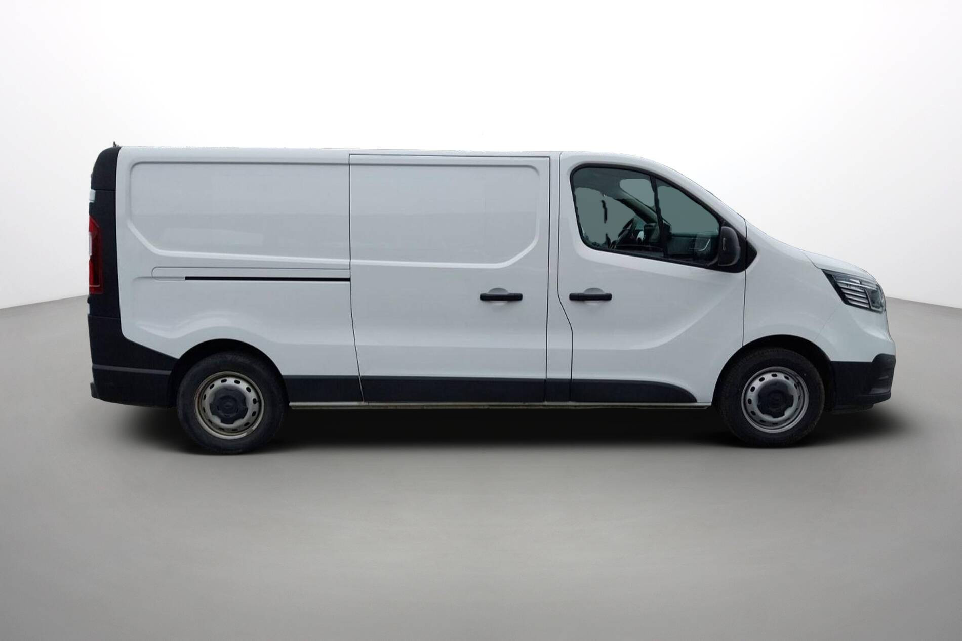 Vente en ligne Renault Trafic 3 Fourgon TRAFIC FGN L2H1 3000 KG BLUE DCI 130 au prix de 21 890 €