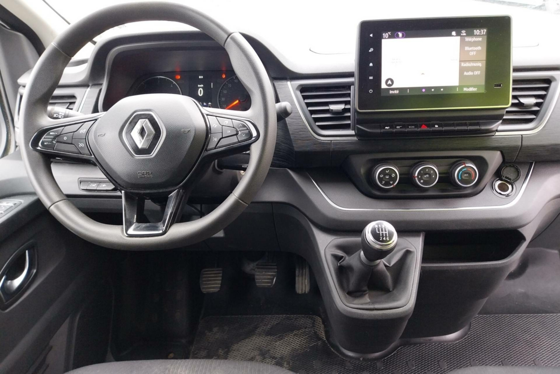 Vente en ligne Renault Trafic 3 Fourgon TRAFIC FGN L2H1 3000 KG BLUE DCI 130 au prix de 21 890 €