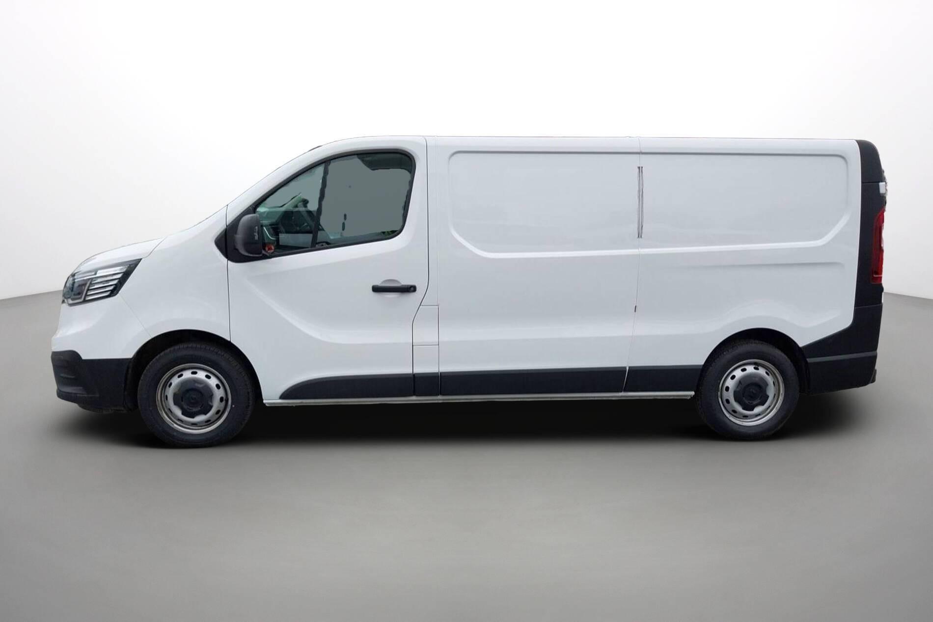 Vente en ligne Renault Trafic 3 Fourgon TRAFIC FGN L2H1 3000 KG BLUE DCI 130 au prix de 21 890 €