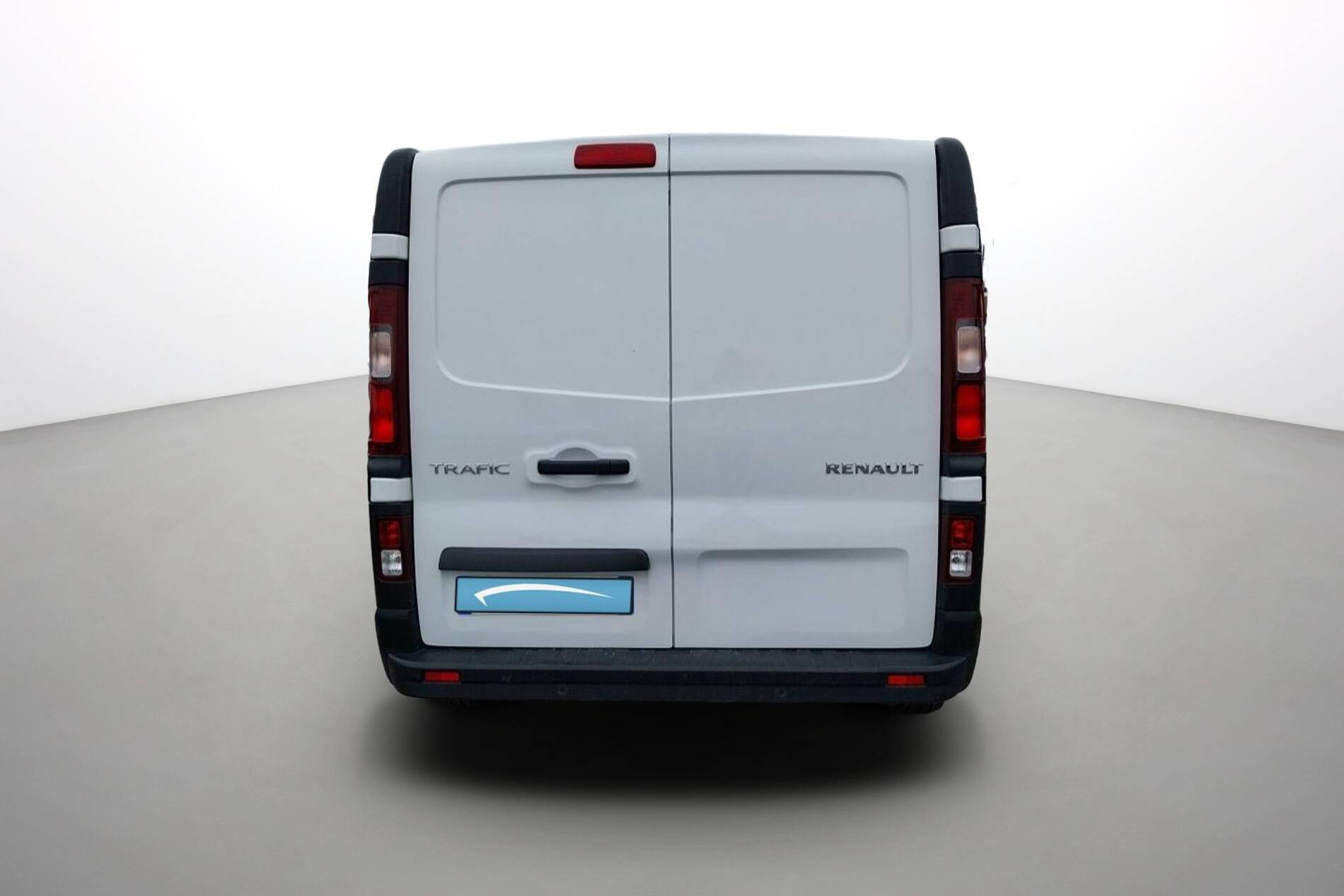 Vente en ligne Renault Trafic 3 Fourgon TRAFIC FGN L2H1 3000 KG BLUE DCI 130 au prix de 21 890 €