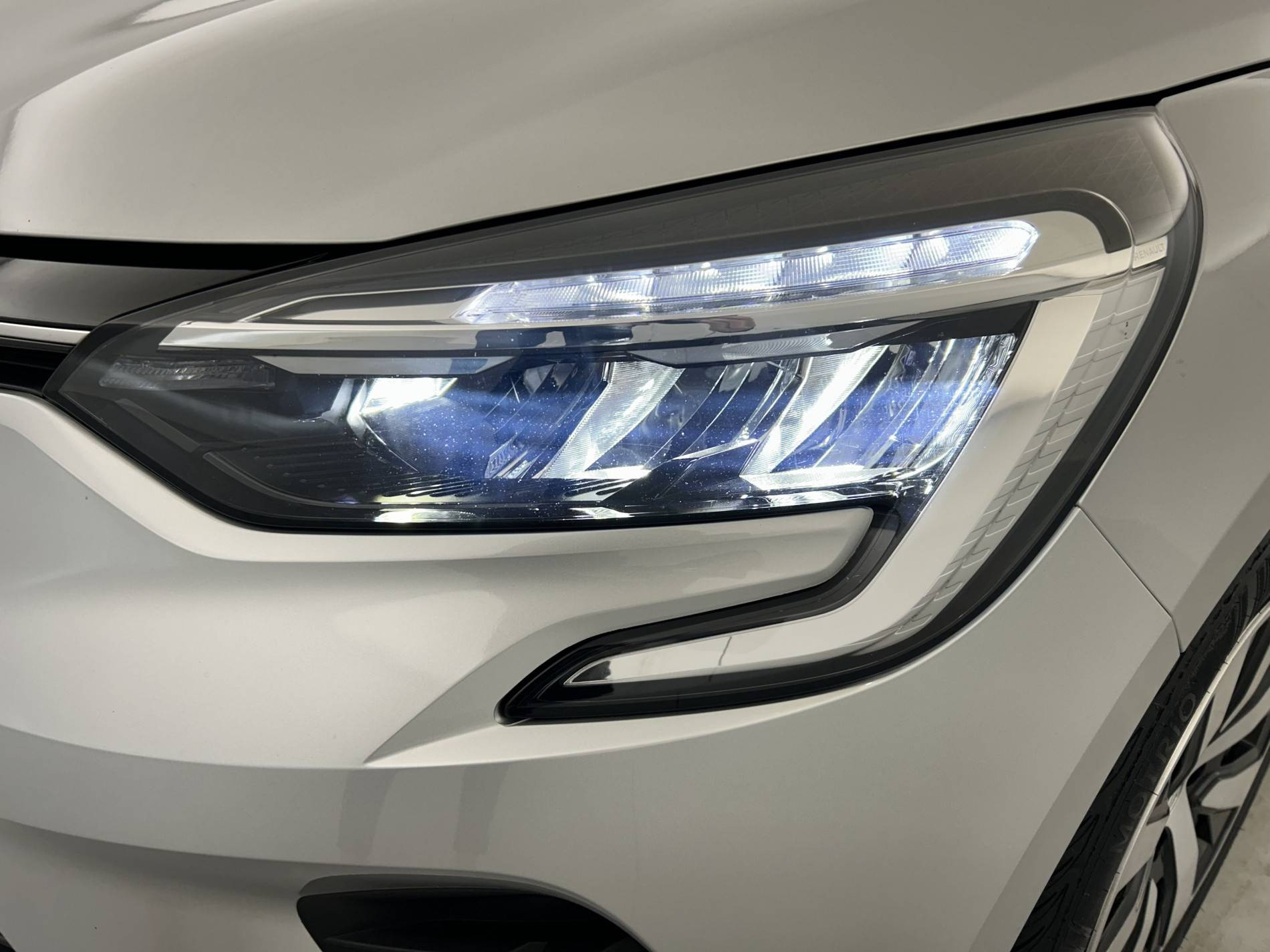 Vente en ligne Renault Clio 5 Clio TCe 90 au prix de 13 990 €