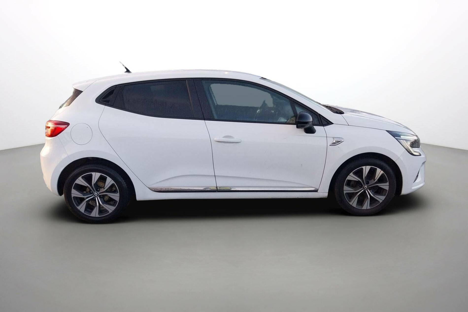 Vente en ligne Renault Clio 5 Clio TCe 90 - 21N au prix de 13 890 €