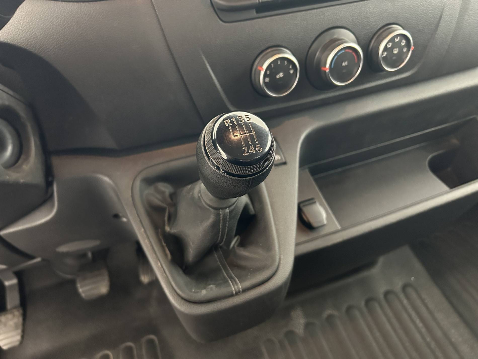 Vente en ligne Renault Master 3 Châssis Cabine MASTER BENNE CC PROP RJ3500 L2 PAFC BLUE DCI 130 EURO VI au prix de 34 990 €