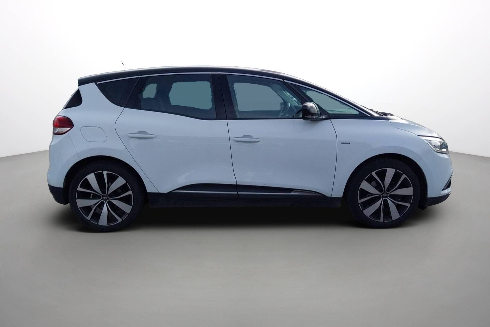 Vente en ligne Renault Scenic 4 Scenic Blue dCi 120 au prix de 16 890 €