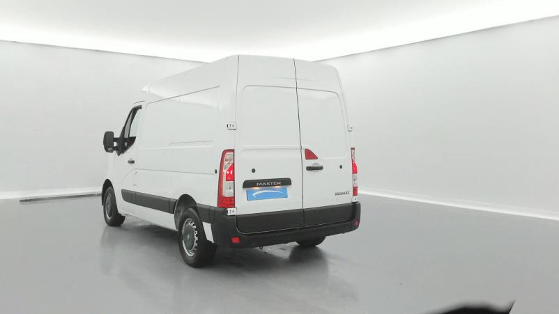 Vente en ligne Renault Master 3 Fourgon MASTER FGN TRAC F3300 L1H2 DCI 135 au prix de 22 490 €