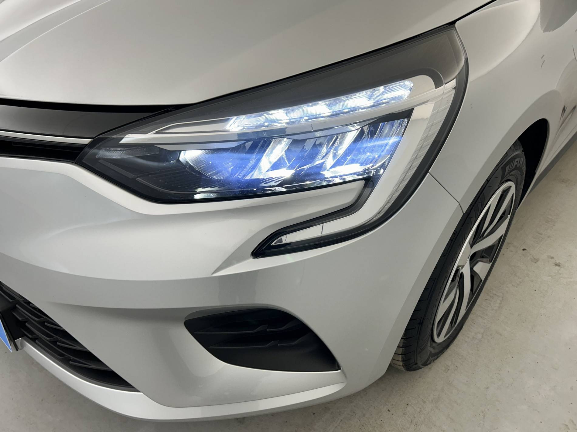 Vente en ligne Renault Clio 5 Clio TCe 90 au prix de 15 990 €