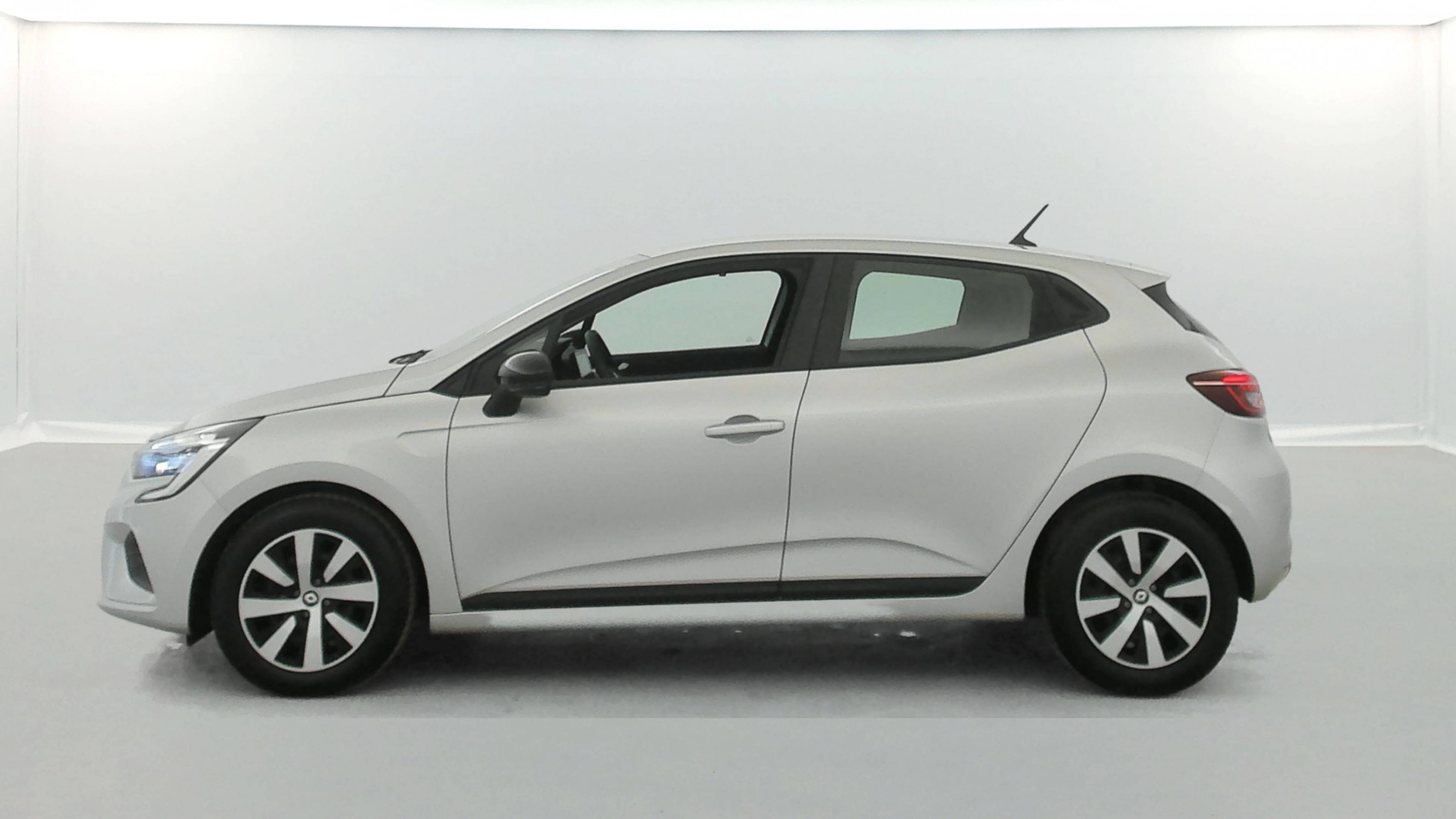 Vente en ligne Renault Clio 5 Clio TCe 90 au prix de 15 990 €