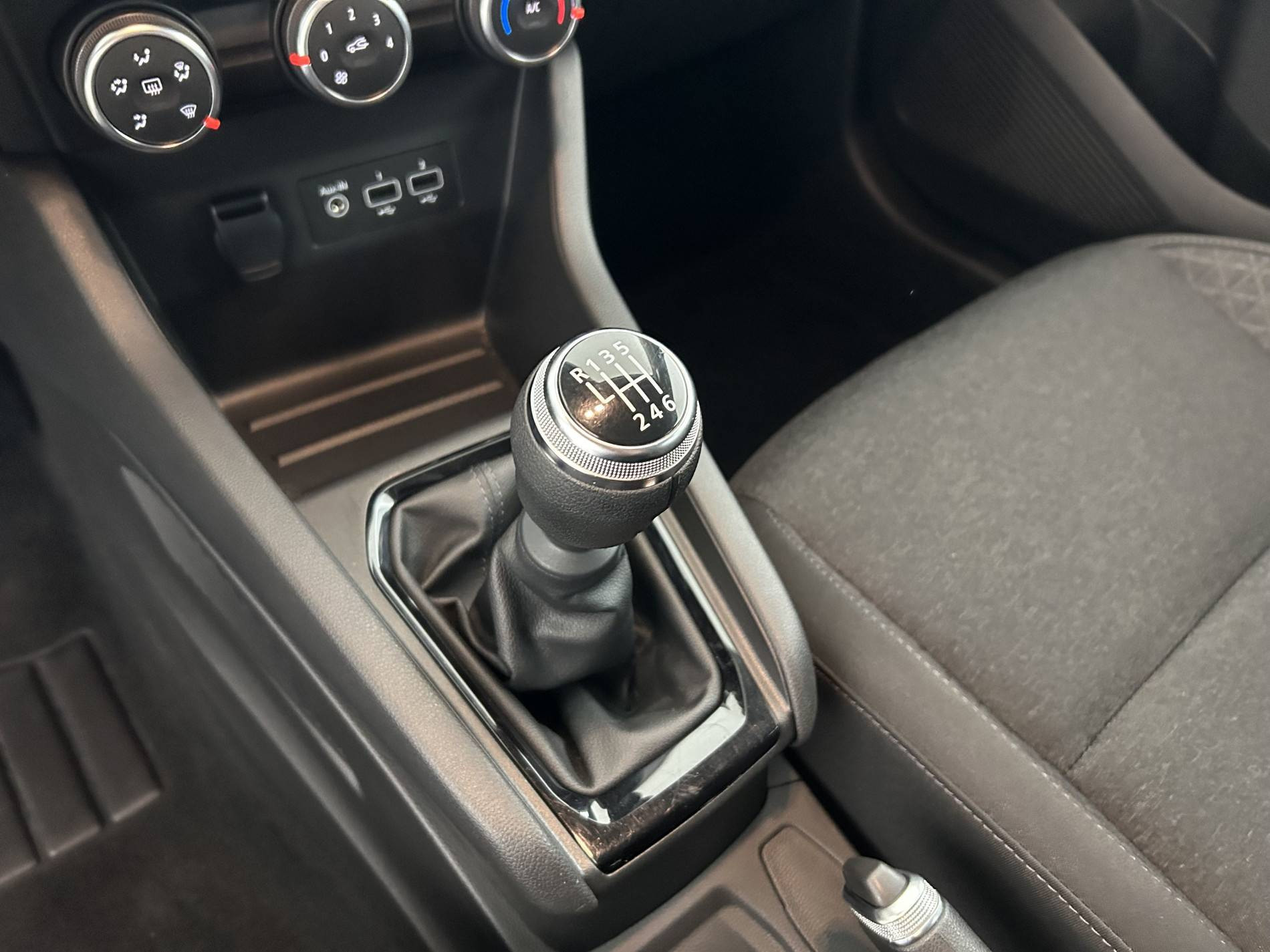 Vente en ligne Renault Clio 5 Clio TCe 90 au prix de 15 990 €