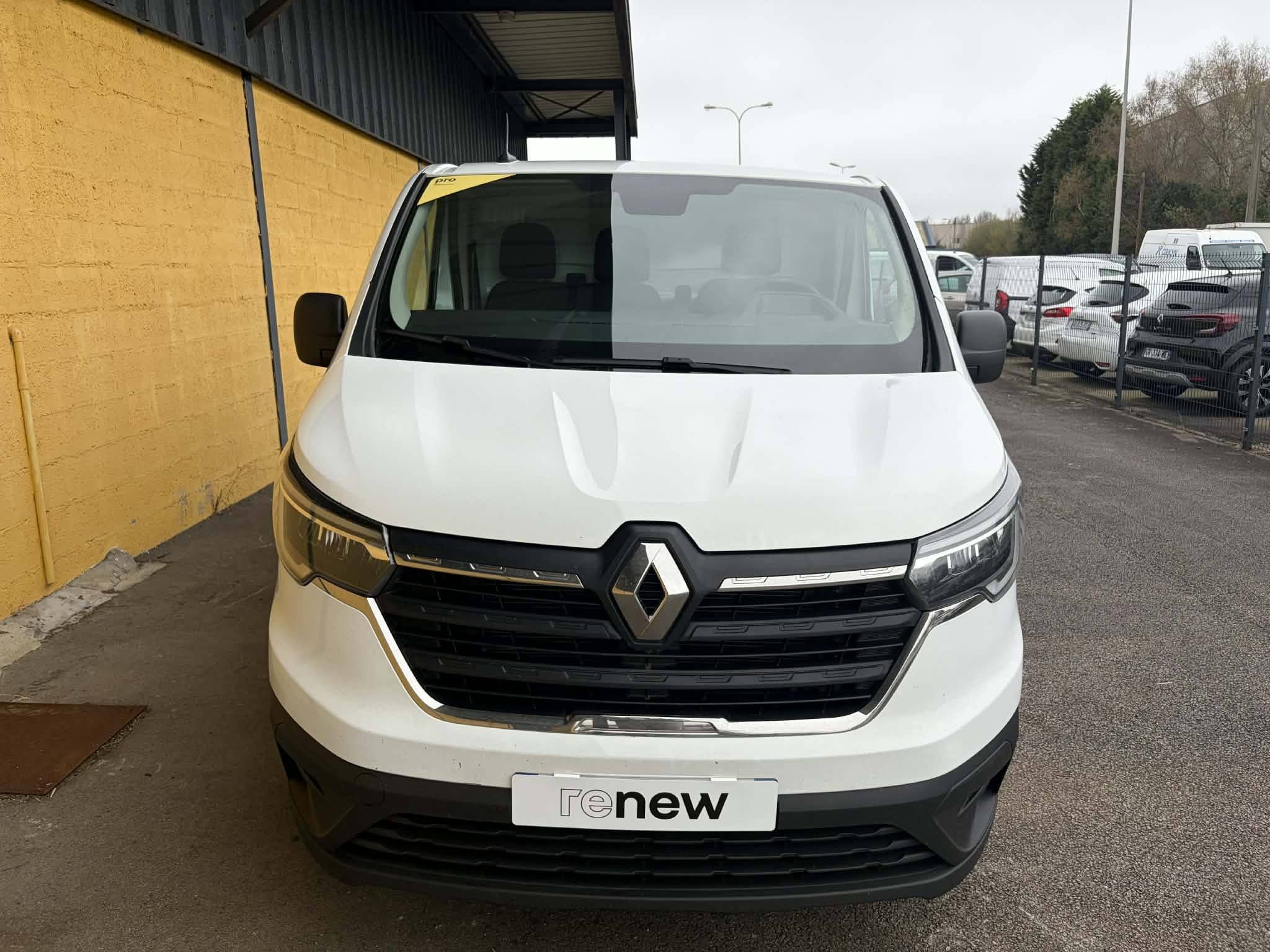 Vente en ligne Renault Trafic 3 Fourgon TRAFIC FG BLUE DCI 130 L1H1 3T GSR2 au prix de 24 990 €