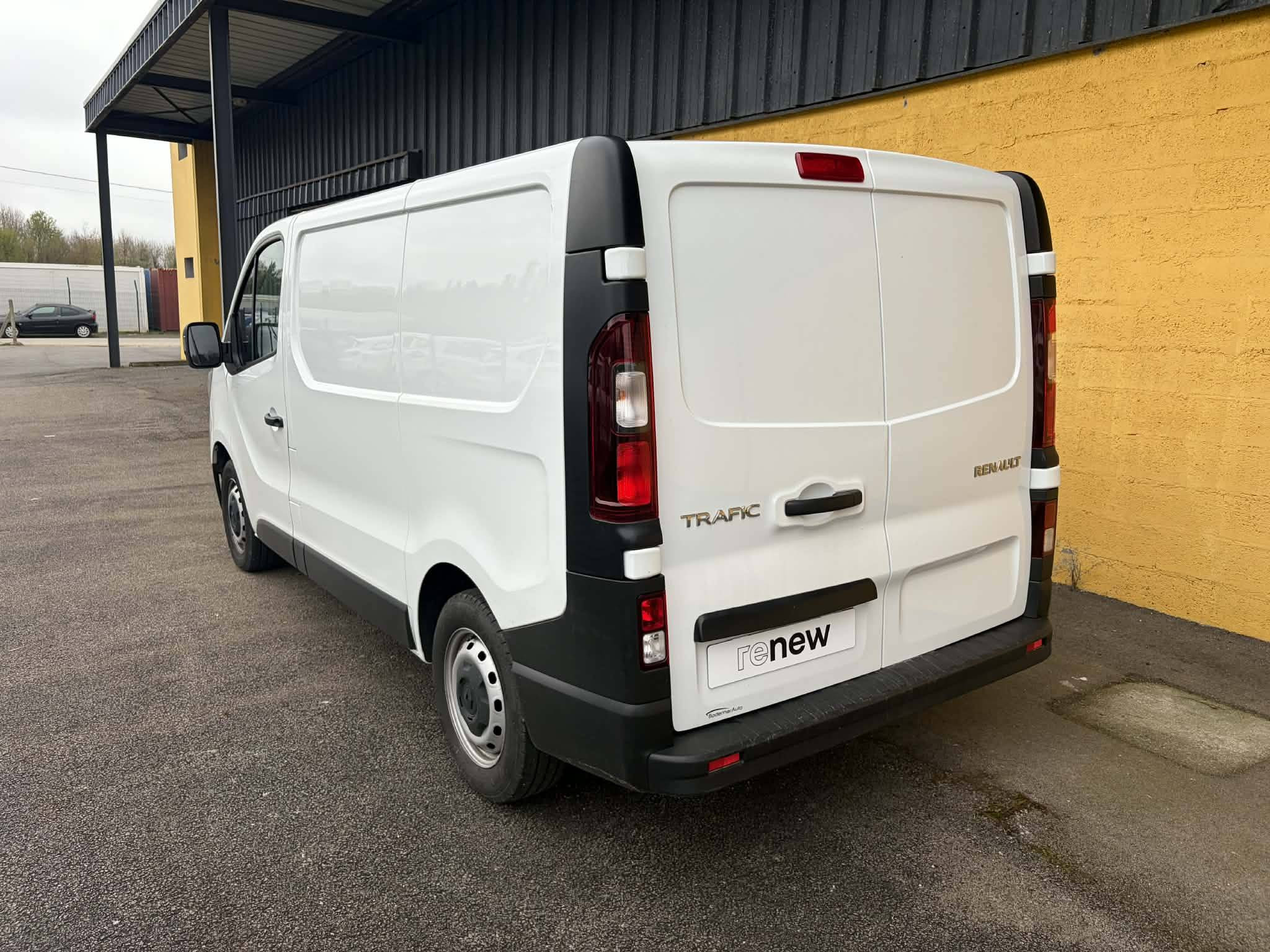 Vente en ligne Renault Trafic 3 Fourgon TRAFIC FG BLUE DCI 130 L1H1 3T GSR2 au prix de 24 990 €