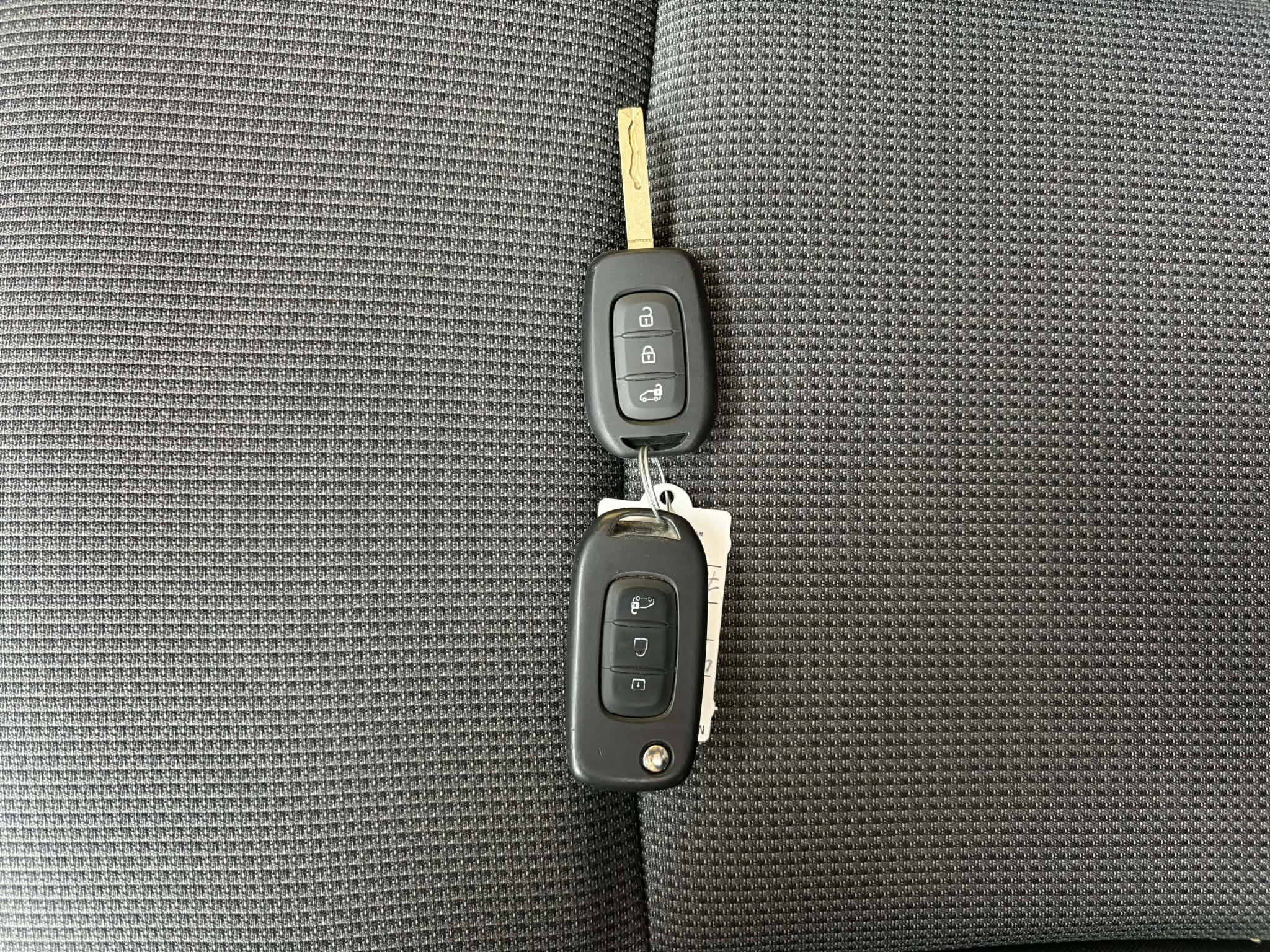 Vente en ligne Renault Trafic 3 Fourgon TRAFIC FG BLUE DCI 130 L1H1 3T GSR2 au prix de 24 990 €