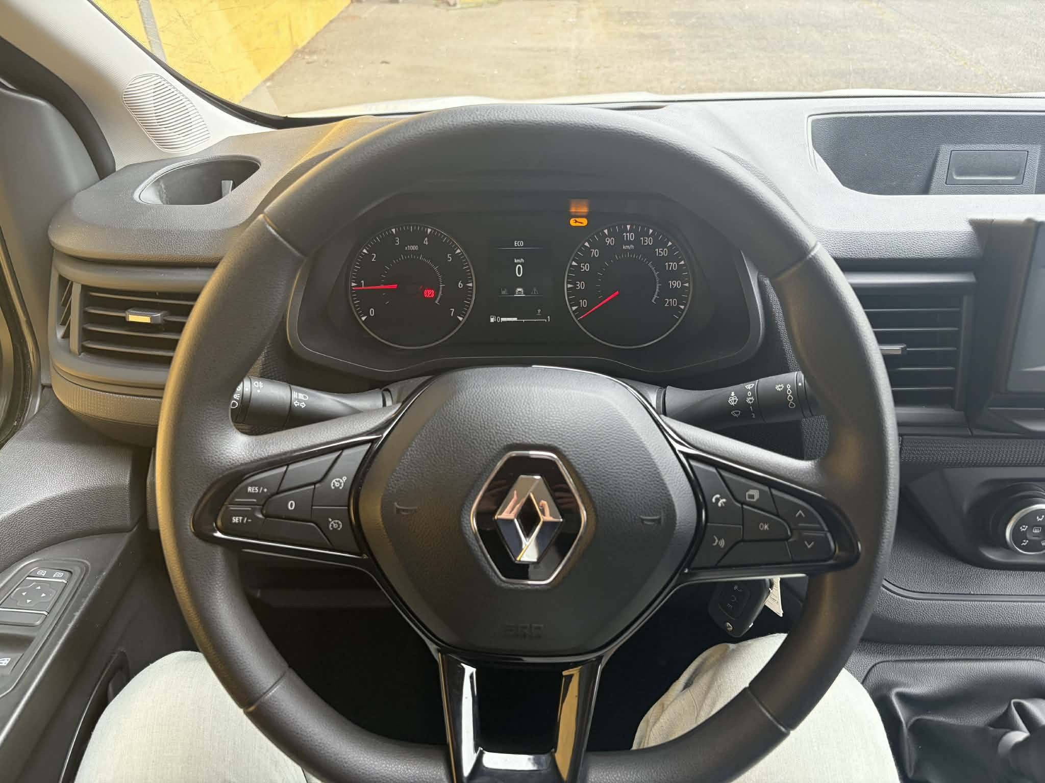 Vente en ligne Renault Trafic 3 Fourgon TRAFIC FG BLUE DCI 130 L1H1 3T GSR2 au prix de 24 990 €