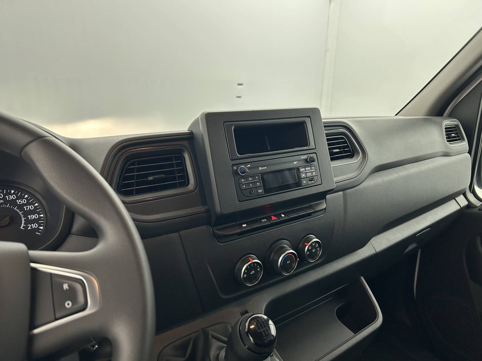 Vente en ligne Renault Master Fourgon MASTER FGN TRAC F3500 L2H2 BLUE DCI 135 au prix de 27 890 €