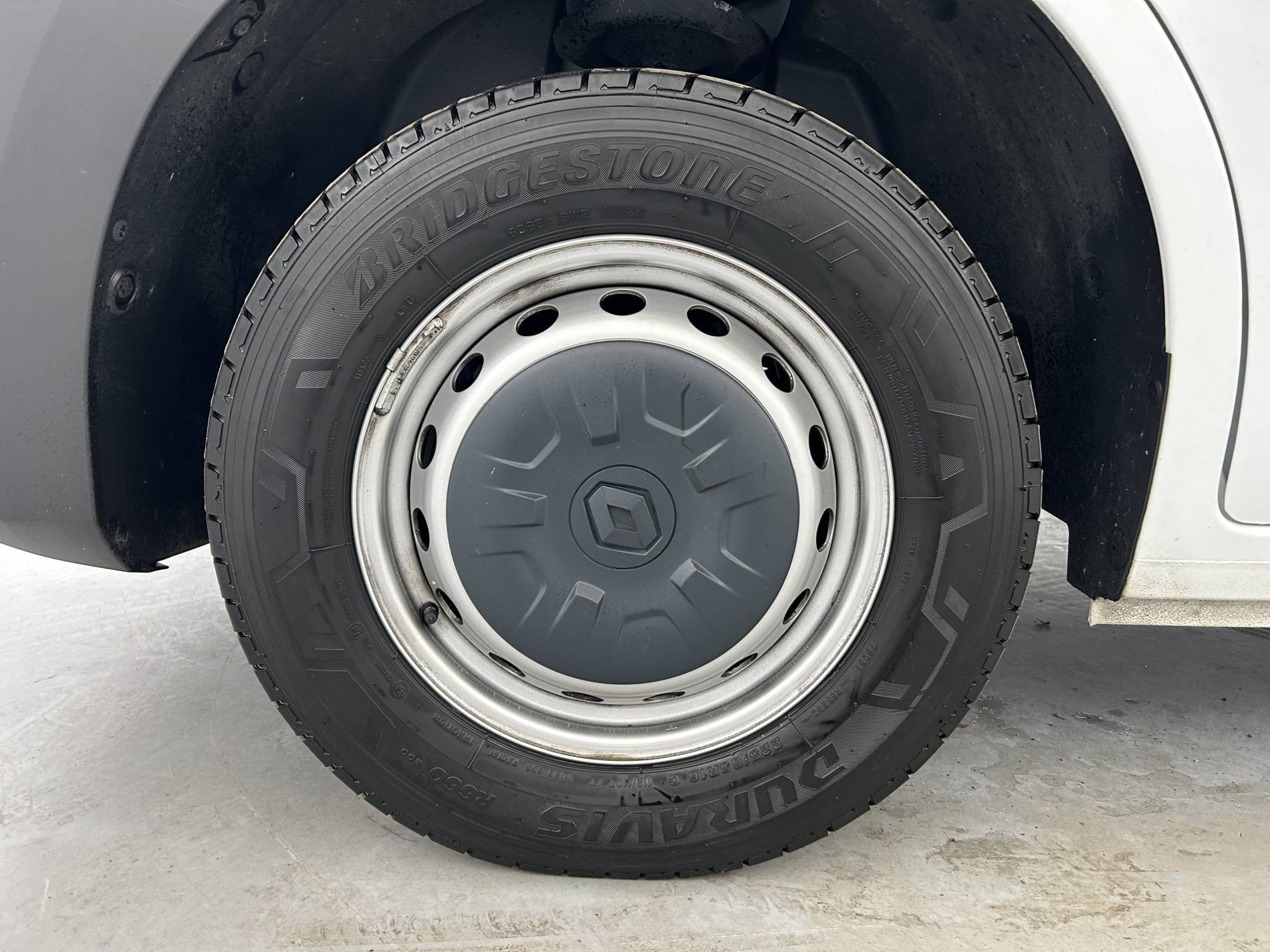 Vente en ligne Renault Master Fourgon MASTER FGN TRAC F3500 L2H2 BLUE DCI 135 au prix de 27 890 €