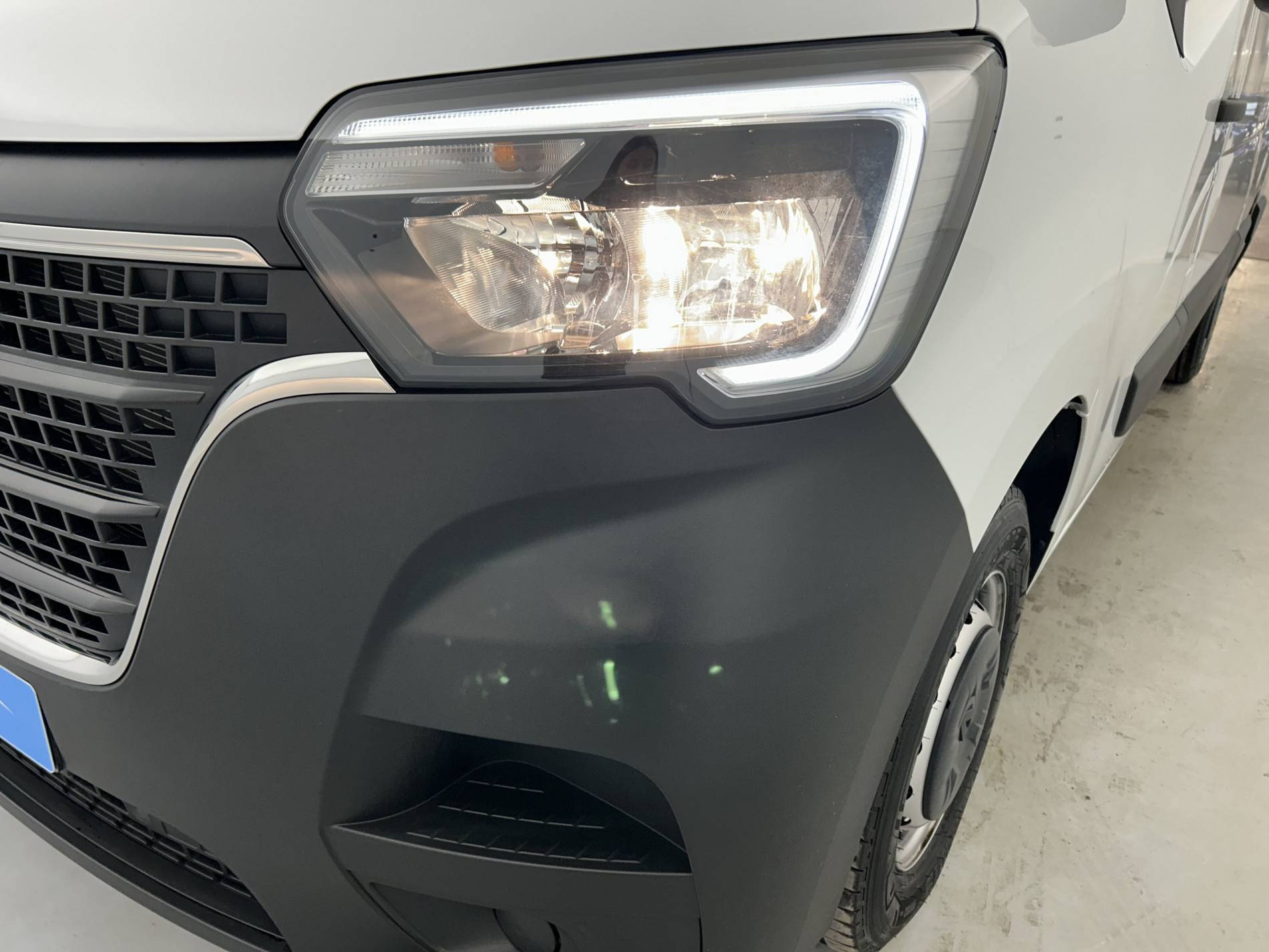 Vente en ligne Renault Master Fourgon MASTER FGN TRAC F3500 L2H2 BLUE DCI 135 au prix de 27 890 €