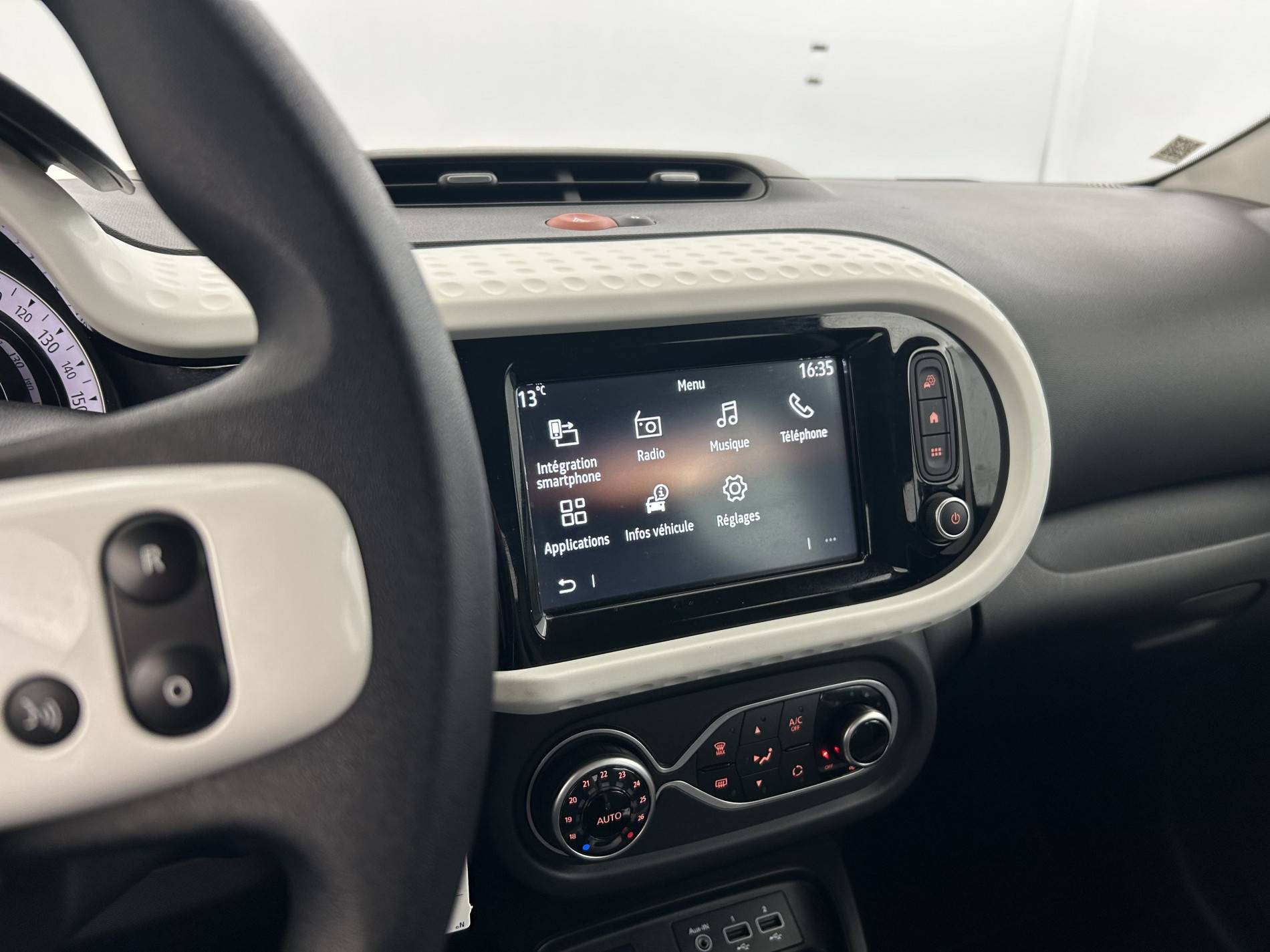 Vente en ligne Renault Twingo Electrique Twingo III E-Tech au prix de 12 490 €