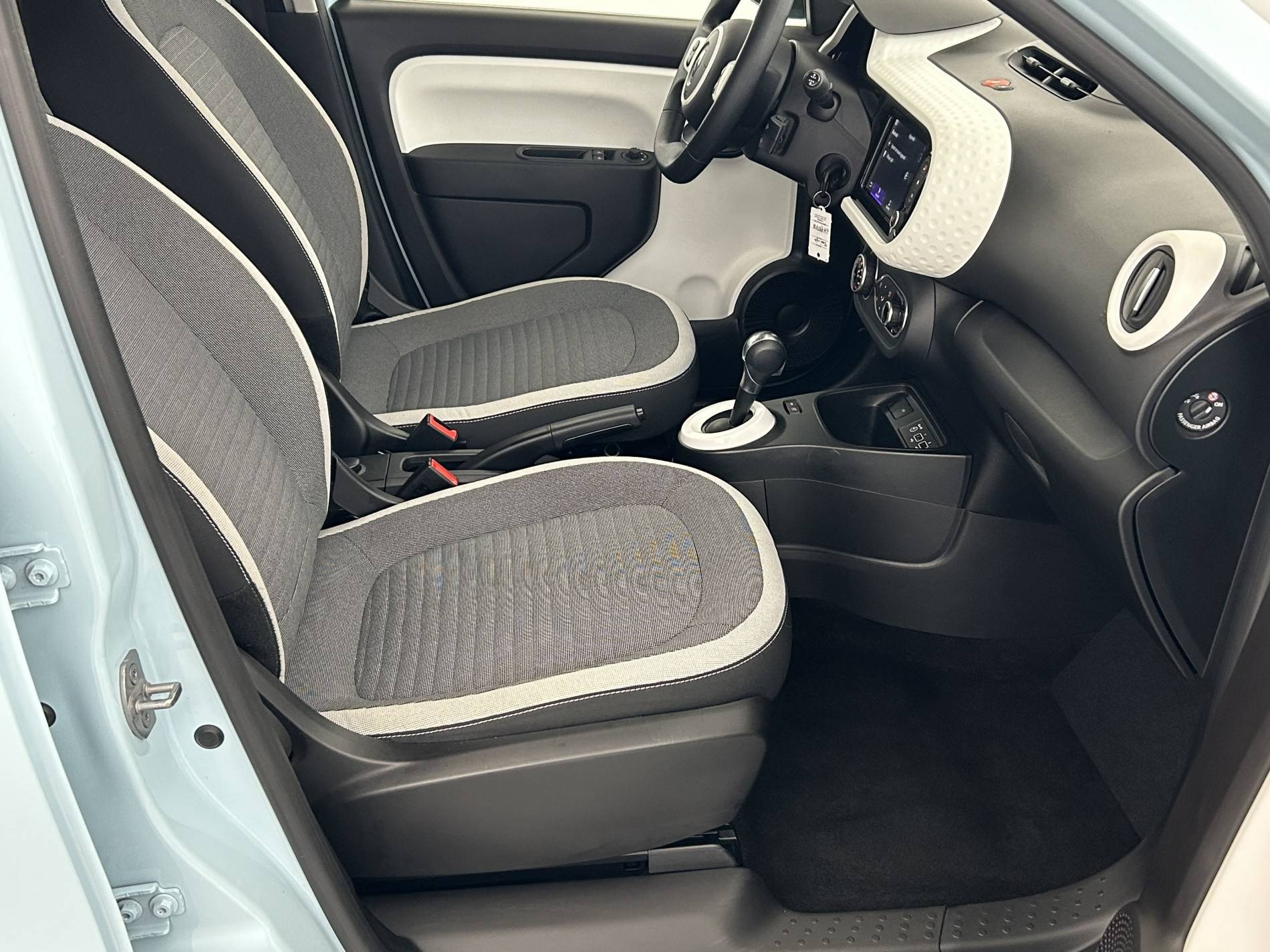 Vente en ligne Renault Twingo Electrique Twingo III E-Tech au prix de 12 490 €