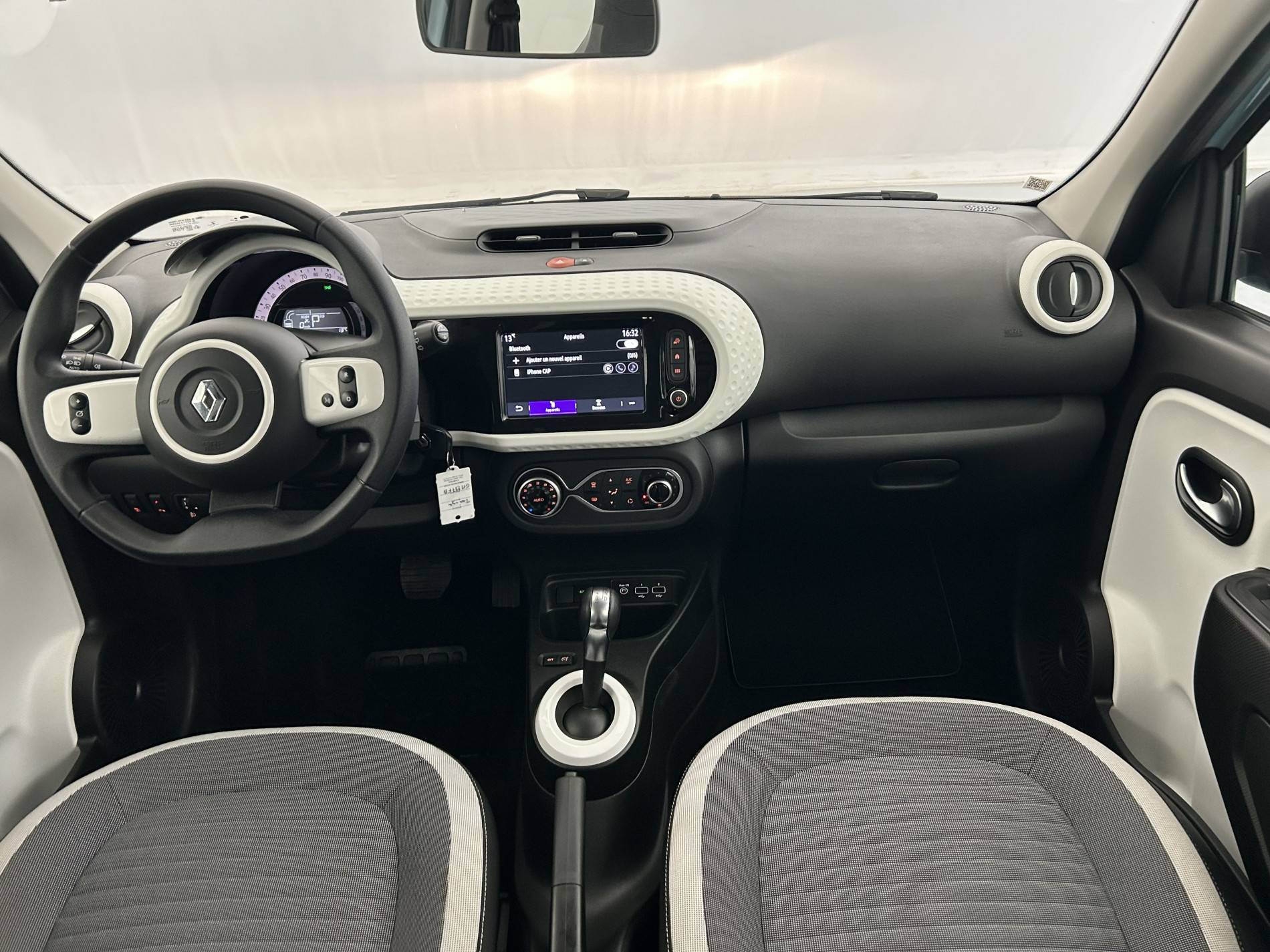 Vente en ligne Renault Twingo Electrique Twingo III E-Tech au prix de 12 490 €