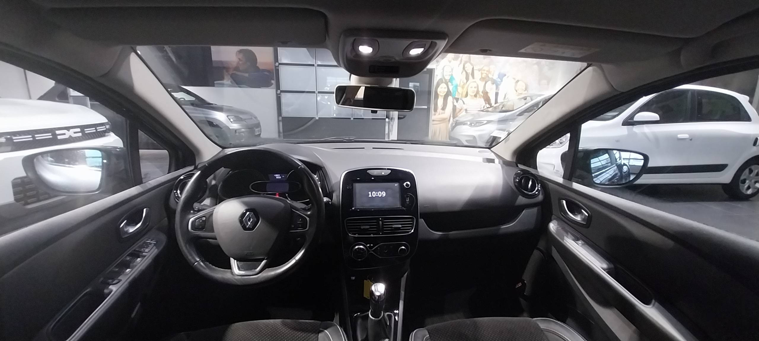 Vente en ligne Renault Clio 4 Clio TCe 90 E6C au prix de 11 690 €