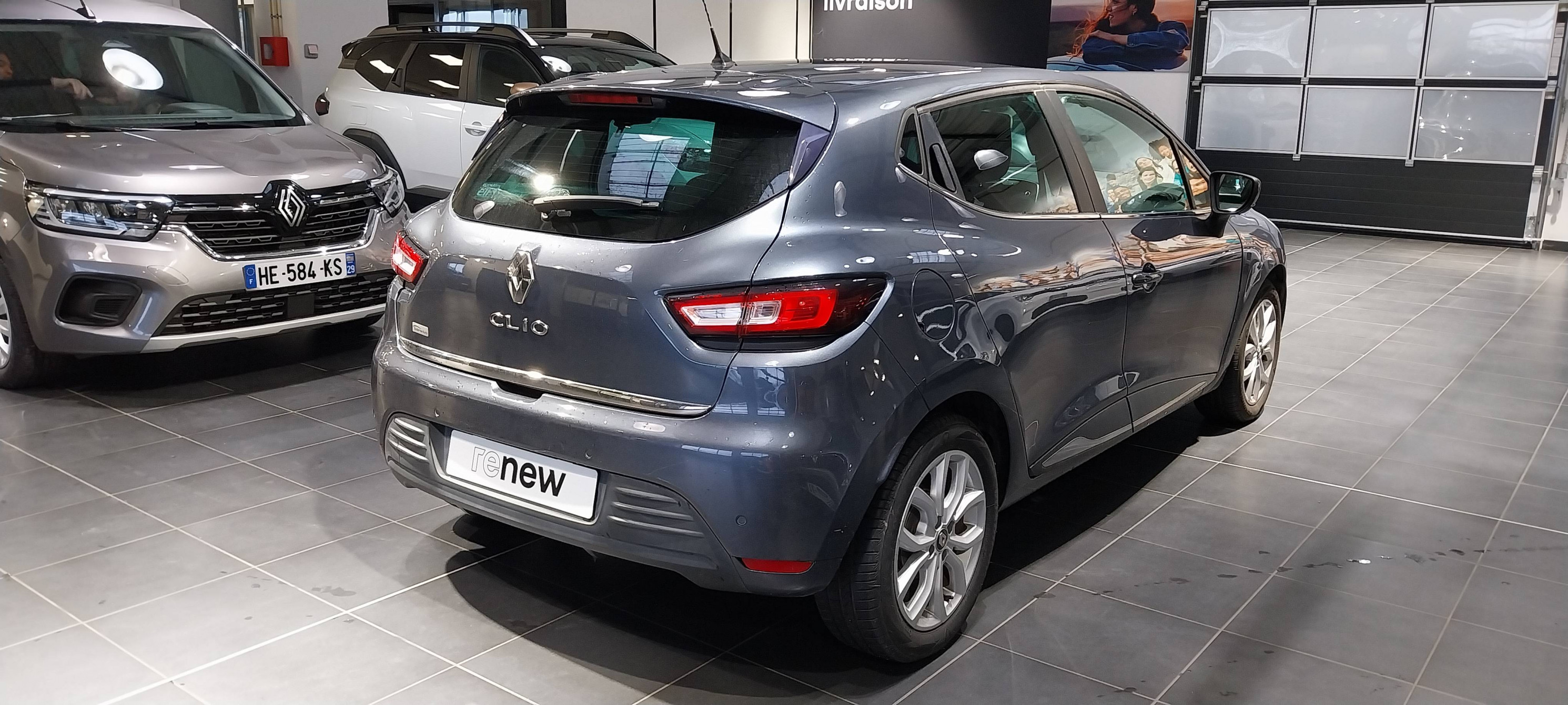 Vente en ligne Renault Clio 4 Clio TCe 90 E6C au prix de 11 690 €