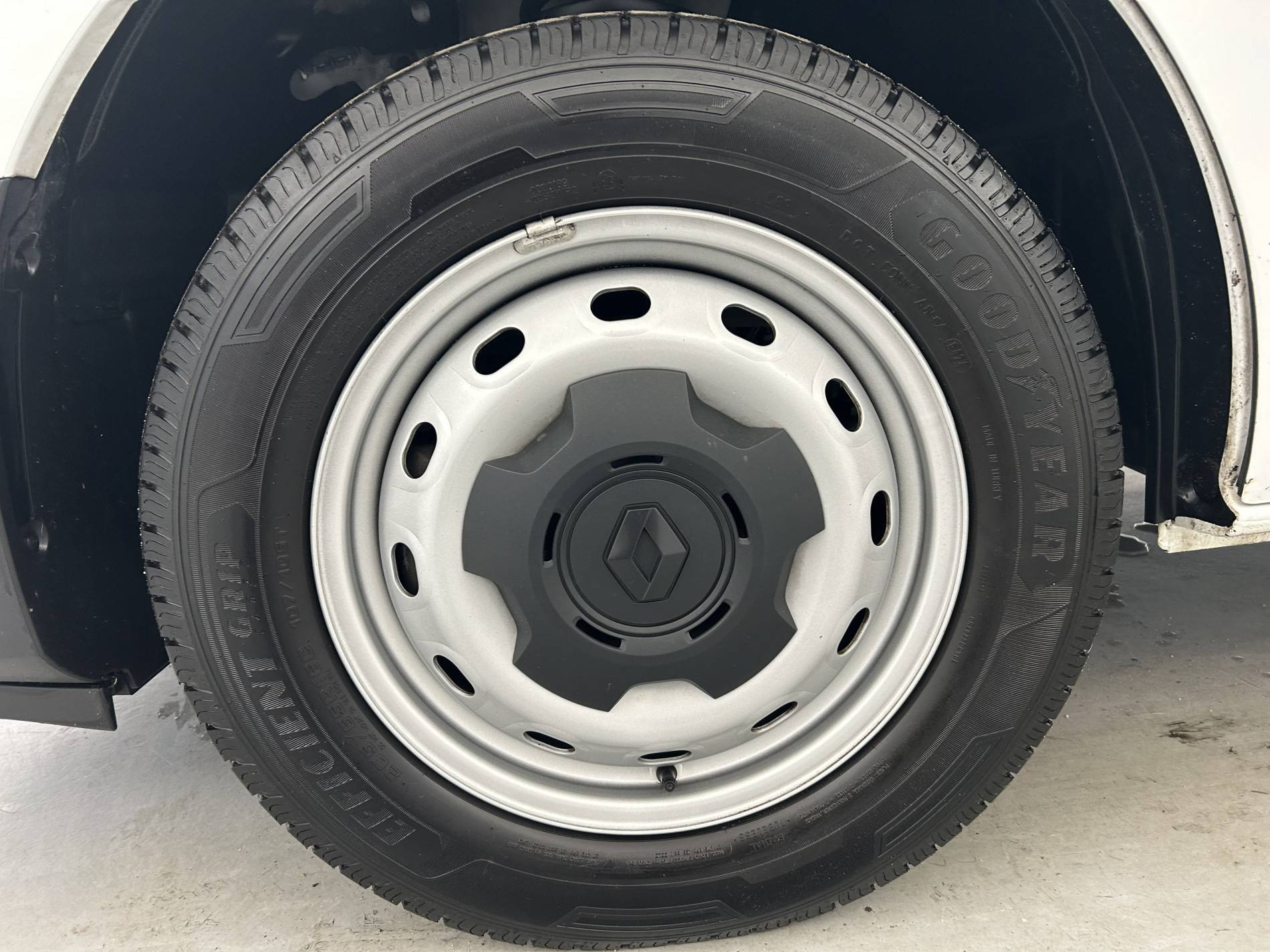 Vente en ligne Renault Trafic 3 Fourgon TRAFIC FG BLUE DCI 130 L1H1 3T GSR2 au prix de 23 990 €