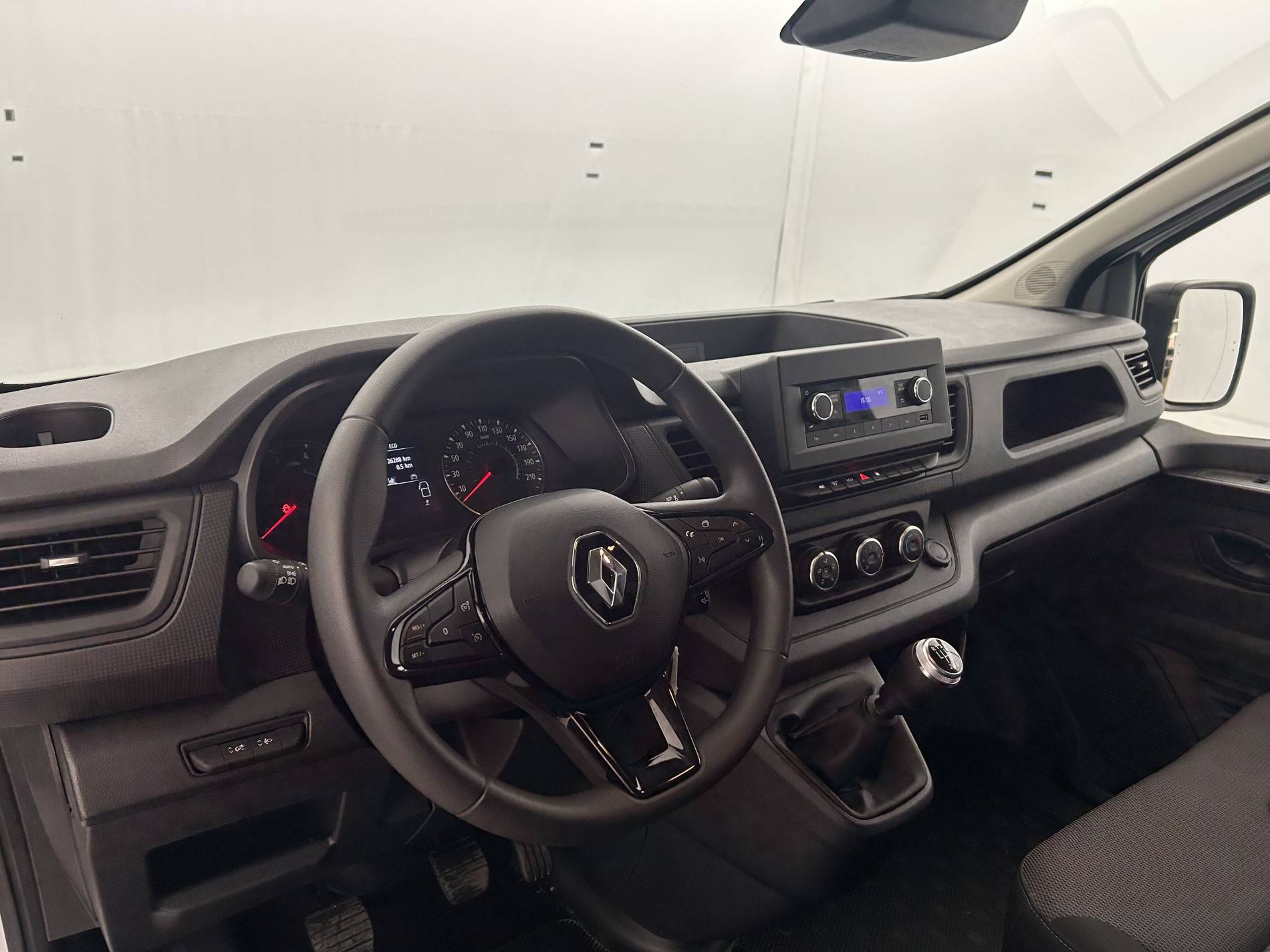 Vente en ligne Renault Trafic 3 Fourgon TRAFIC FG BLUE DCI 130 L1H1 3T GSR2 au prix de 23 990 €