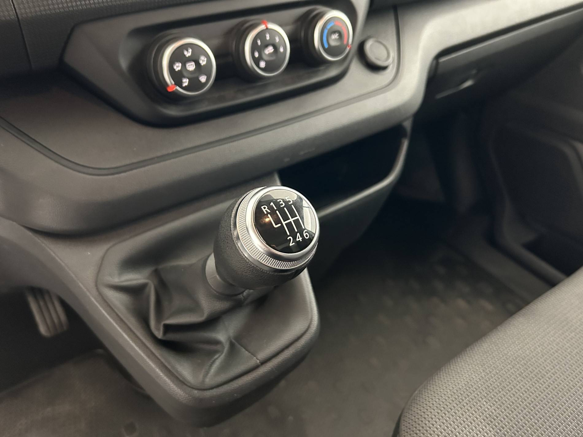 Vente en ligne Renault Trafic 3 Fourgon TRAFIC FGN L1H1 3T BLUE DCI 130 GSR2 au prix de 23 990 €