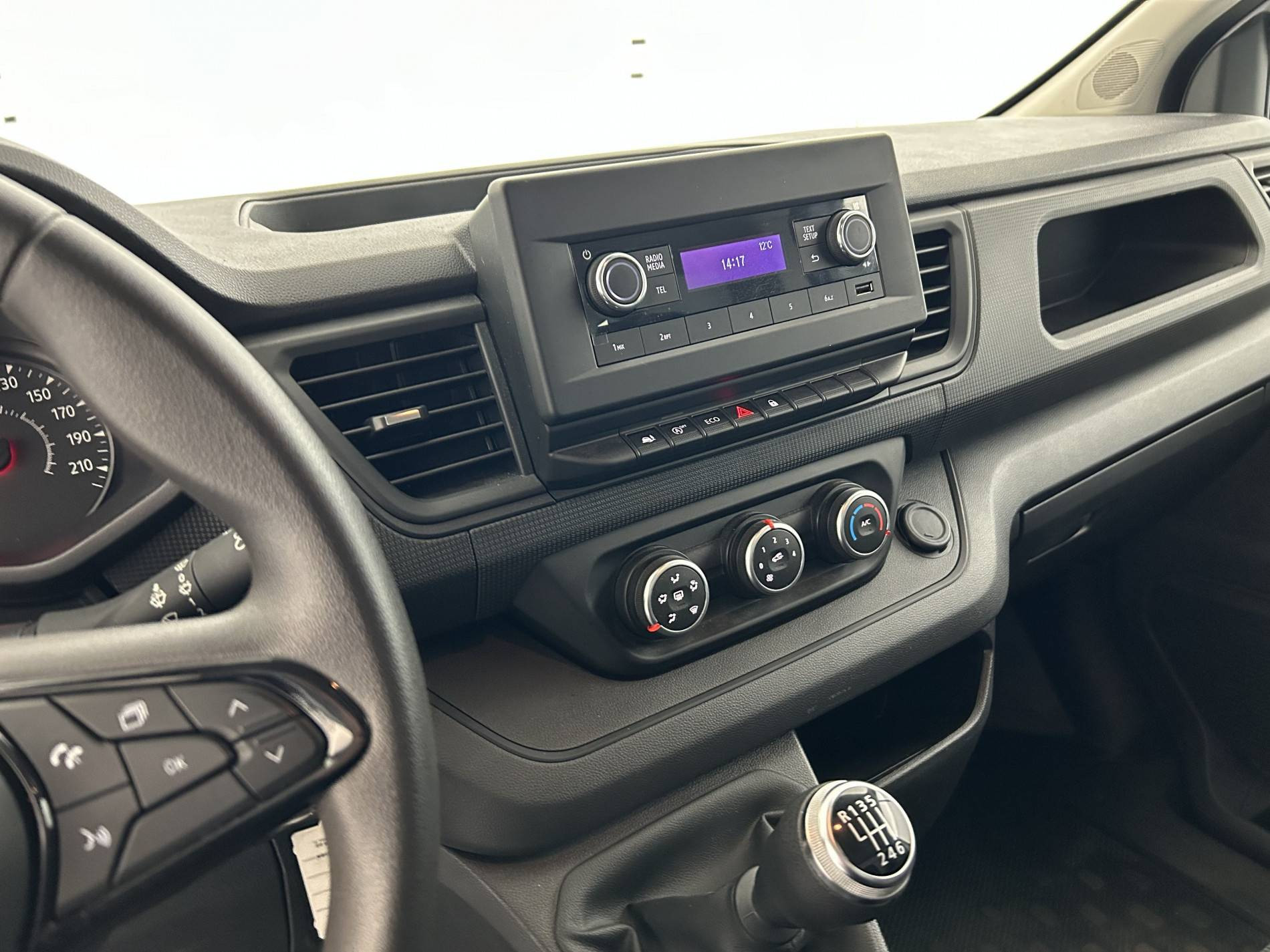 Vente en ligne Renault Trafic 3 Fourgon TRAFIC FGN L1H1 3T BLUE DCI 130 GSR2 au prix de 23 990 €