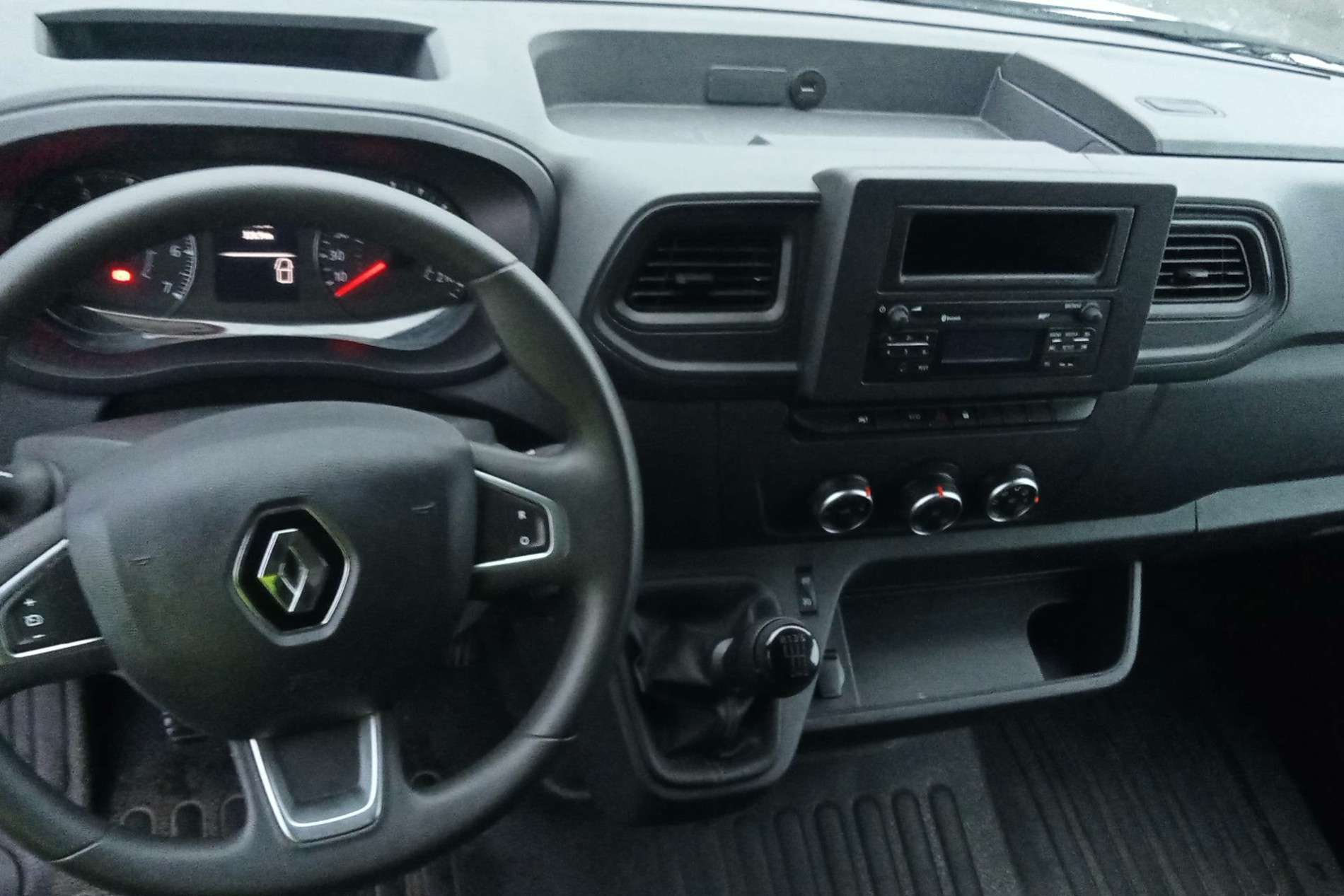 Vente en ligne Renault Master Fourgon   L2H2 BLUE DCI 135 au prix de 28 890 €