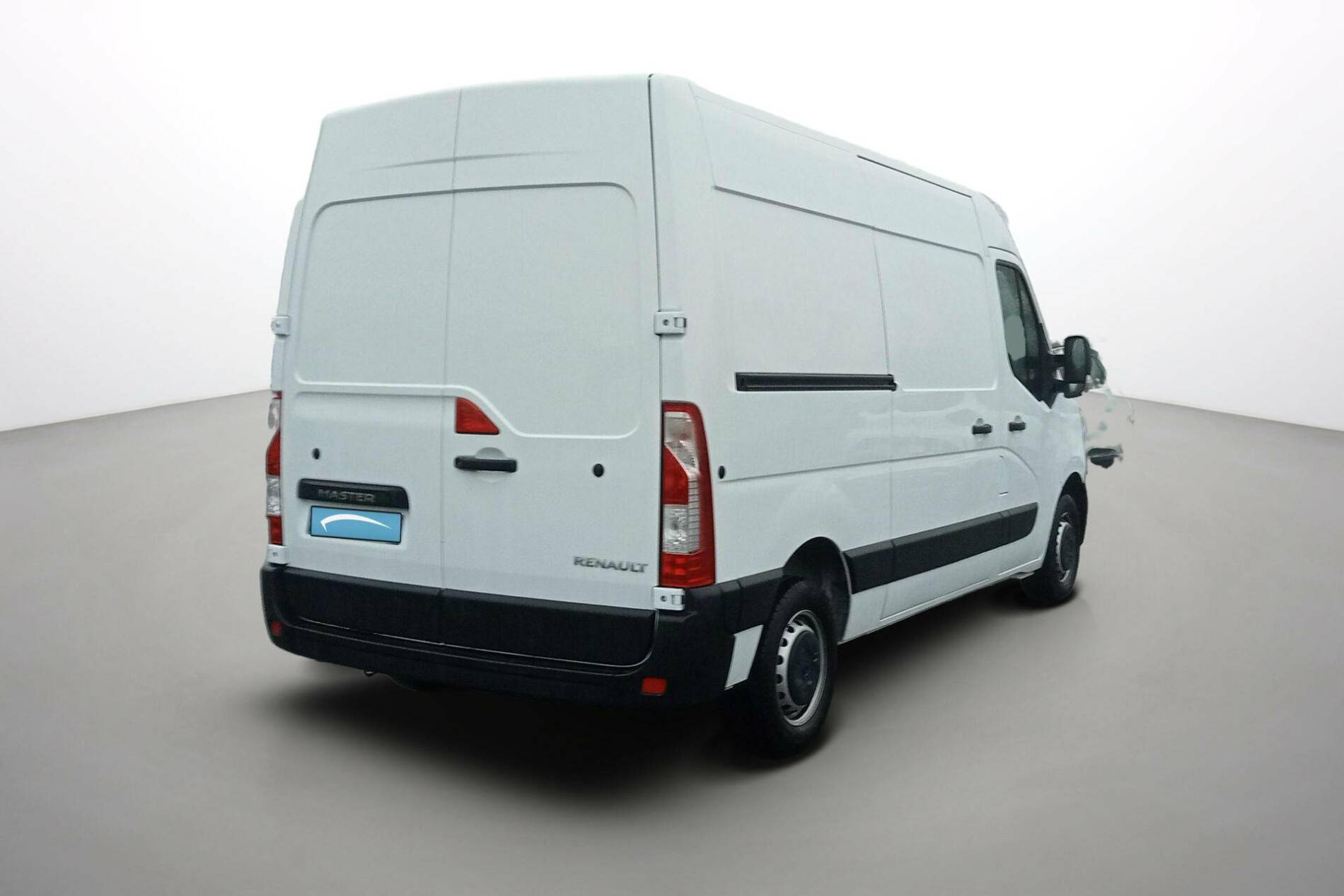 Vente en ligne Renault Master Fourgon   L2H2 BLUE DCI 135 au prix de 28 890 €