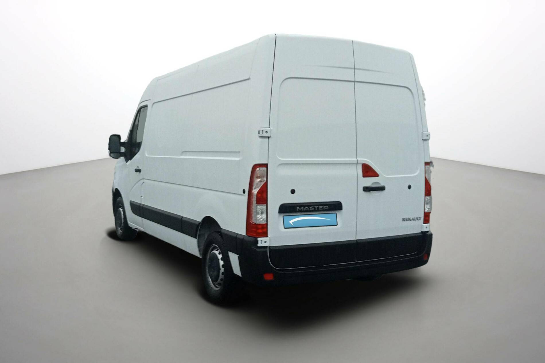 Vente en ligne Renault Master Fourgon   L2H2 BLUE DCI 135 au prix de 28 890 €