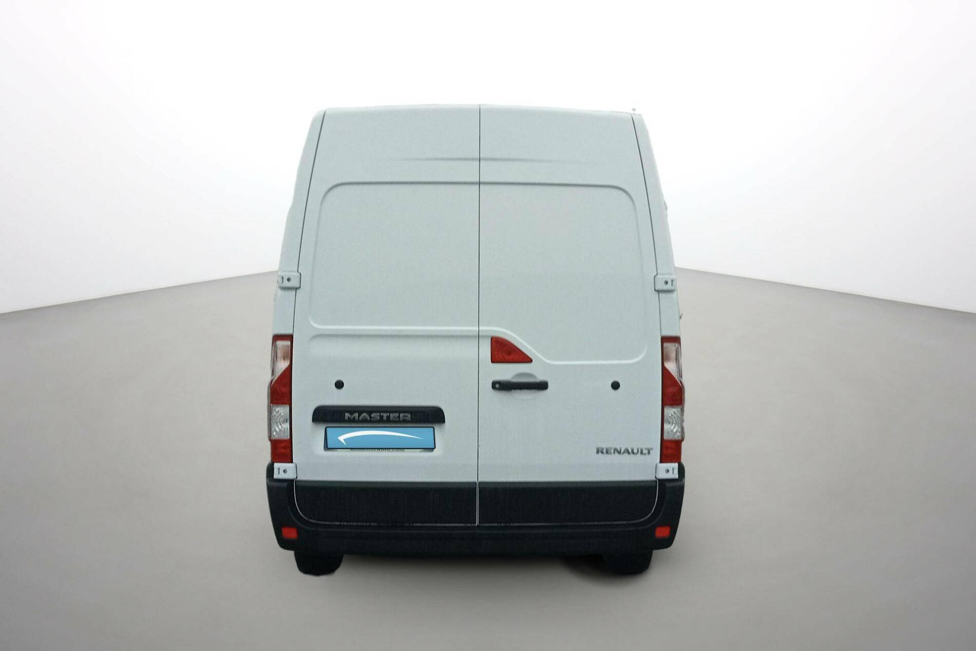Vente en ligne Renault Master Fourgon   L2H2 BLUE DCI 135 au prix de 28 890 €