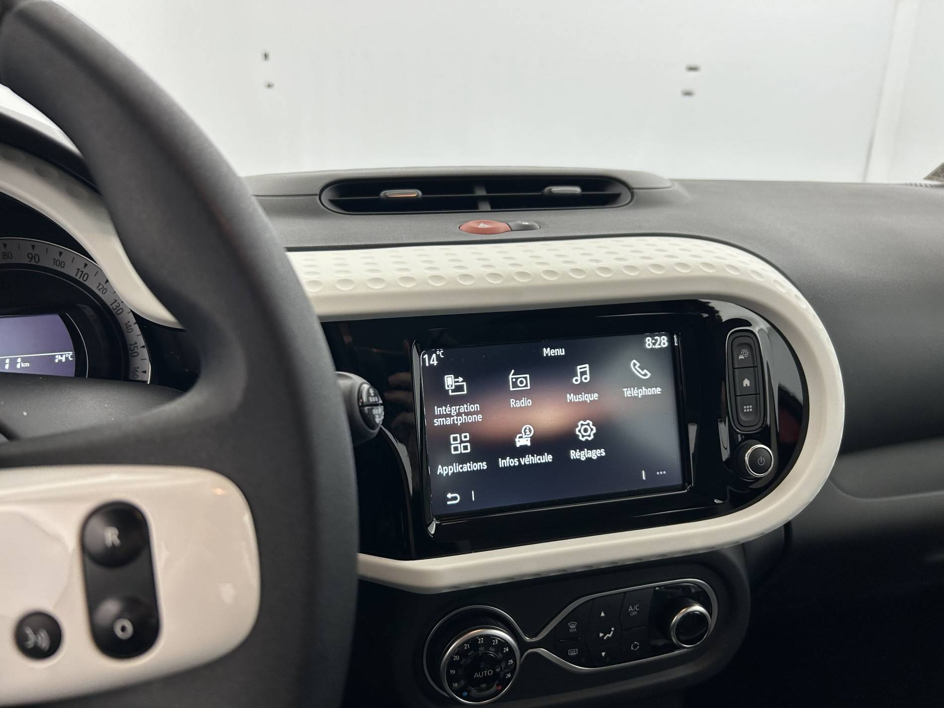 Vente en ligne Renault Twingo Electrique Twingo III E-Tech au prix de 10 990 €