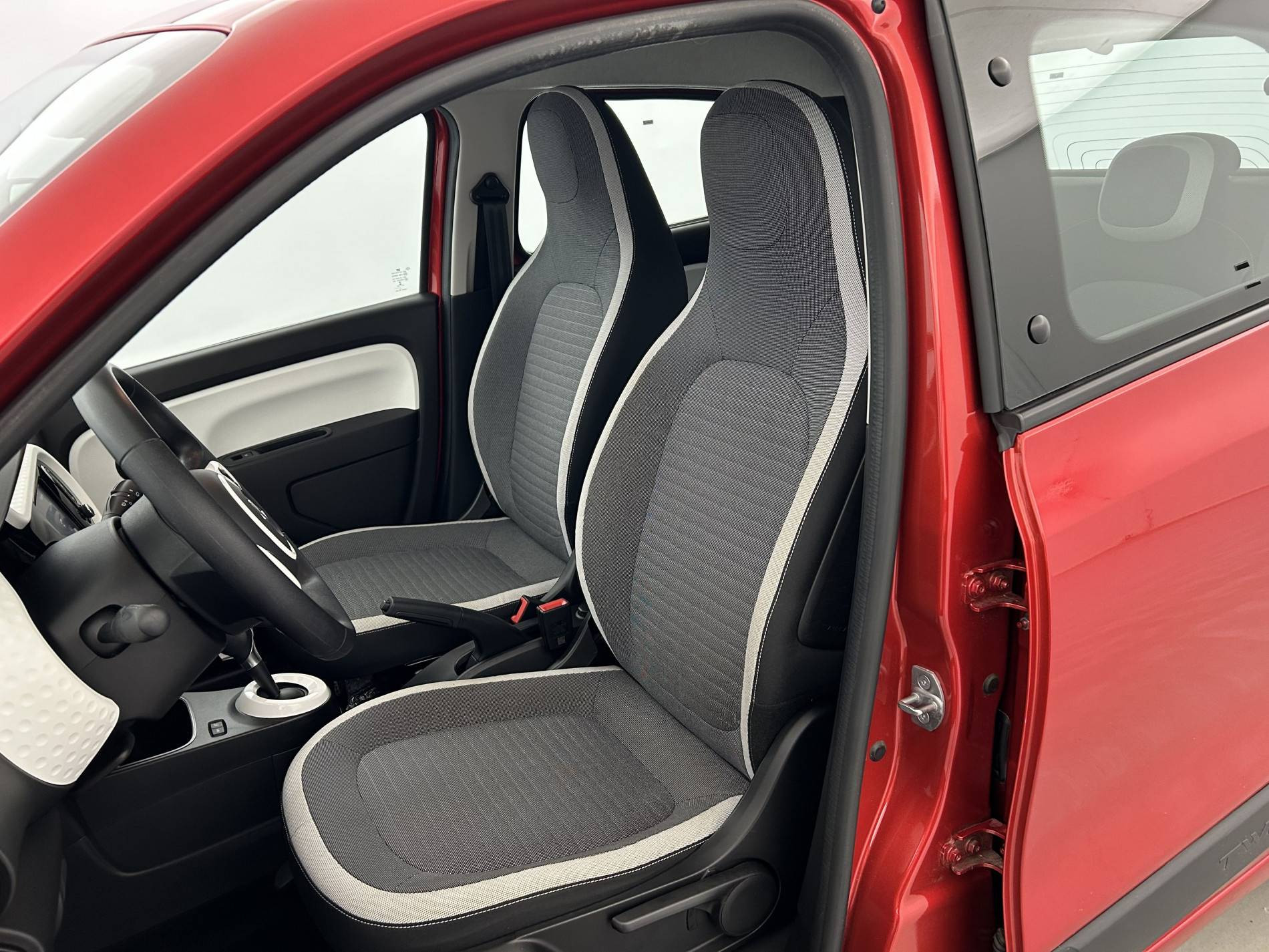 Vente en ligne Renault Twingo Electrique Twingo III E-Tech au prix de 10 990 €