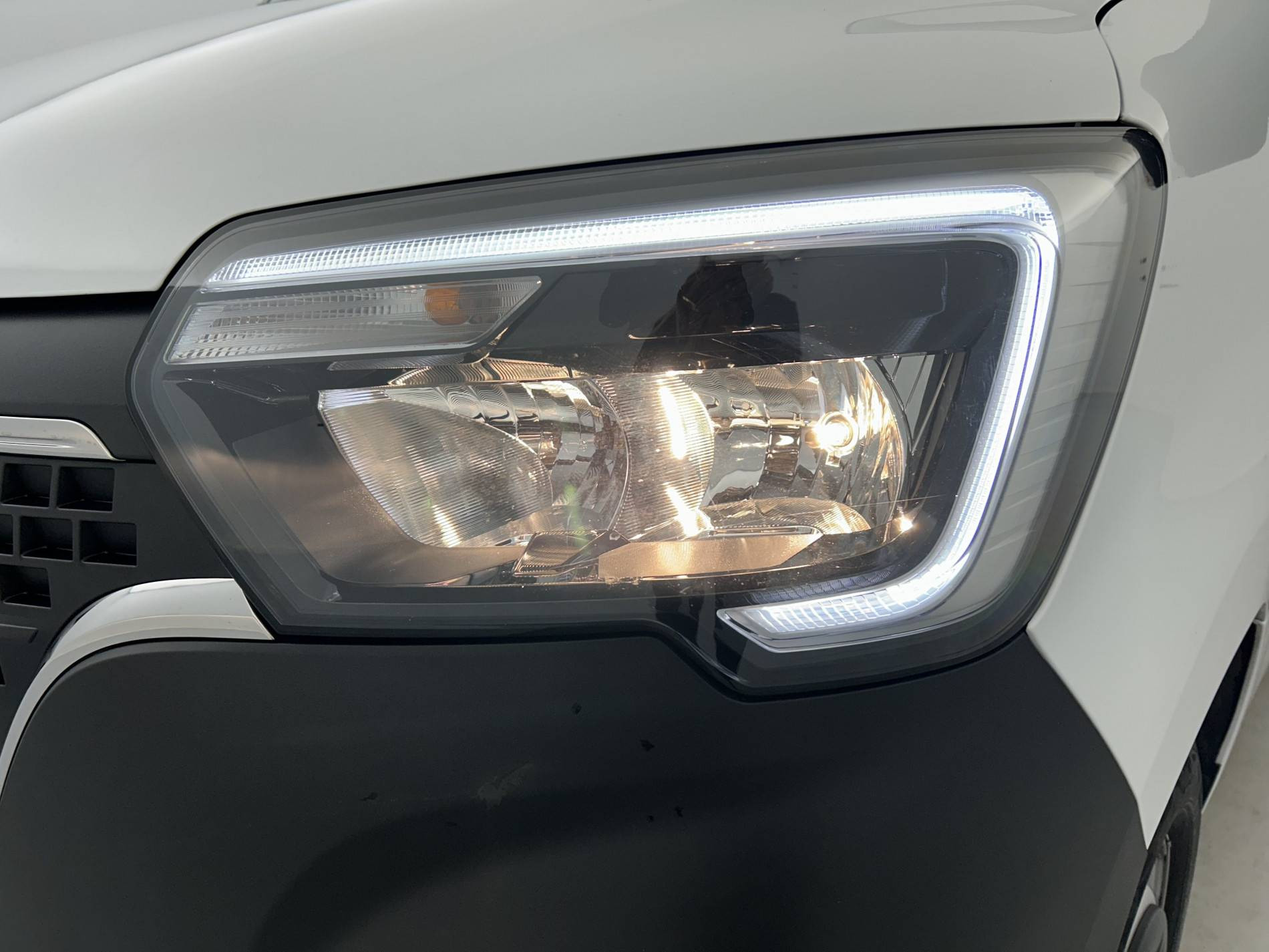 Vente en ligne Renault Master Fourgon MASTER FGN TRAC F3500 L2H2 BLUE DCI 135 au prix de 27 890 €