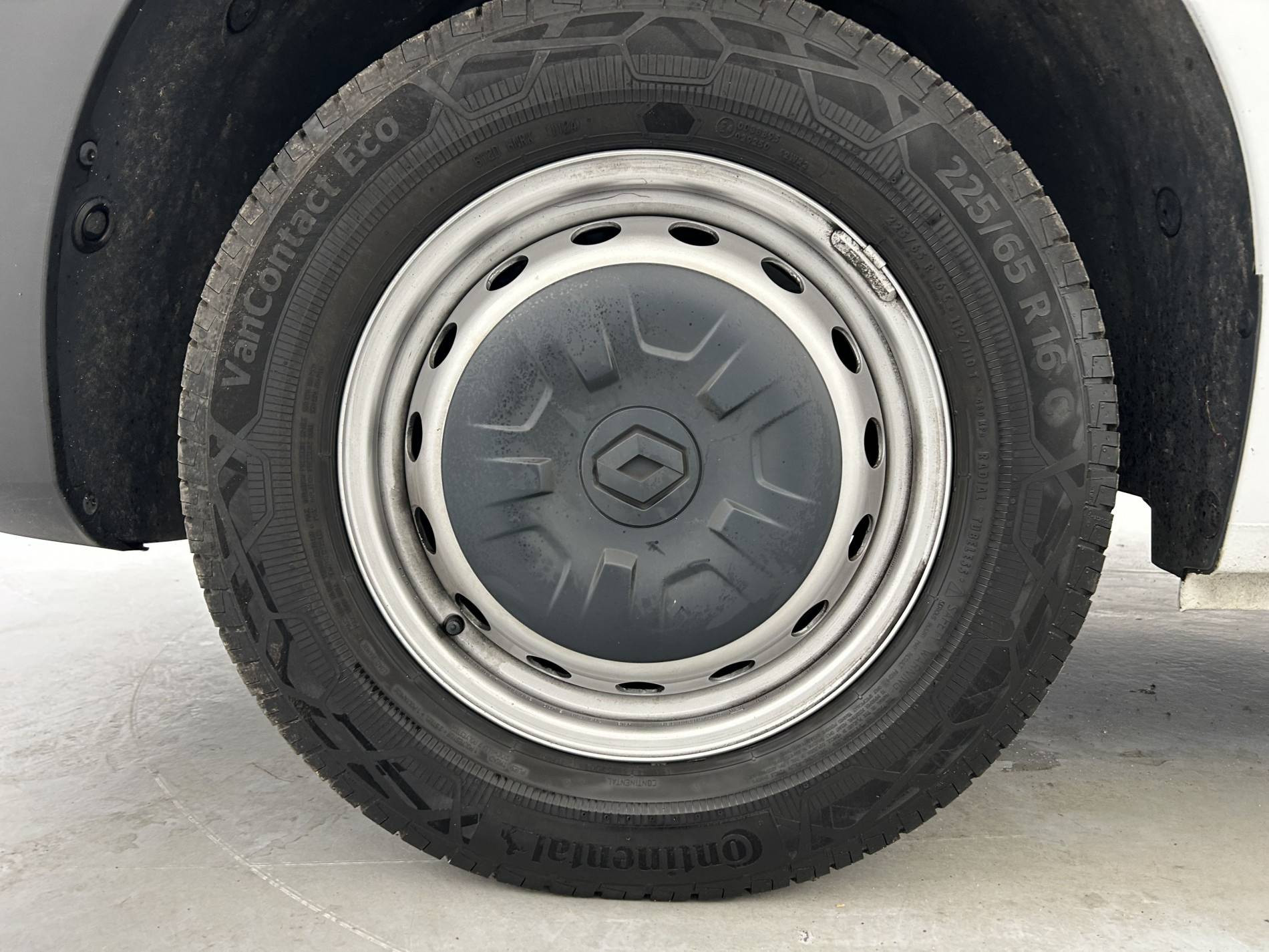 Vente en ligne Renault Master Fourgon MASTER FGN TRAC F3500 L2H2 BLUE DCI 135 au prix de 27 890 €