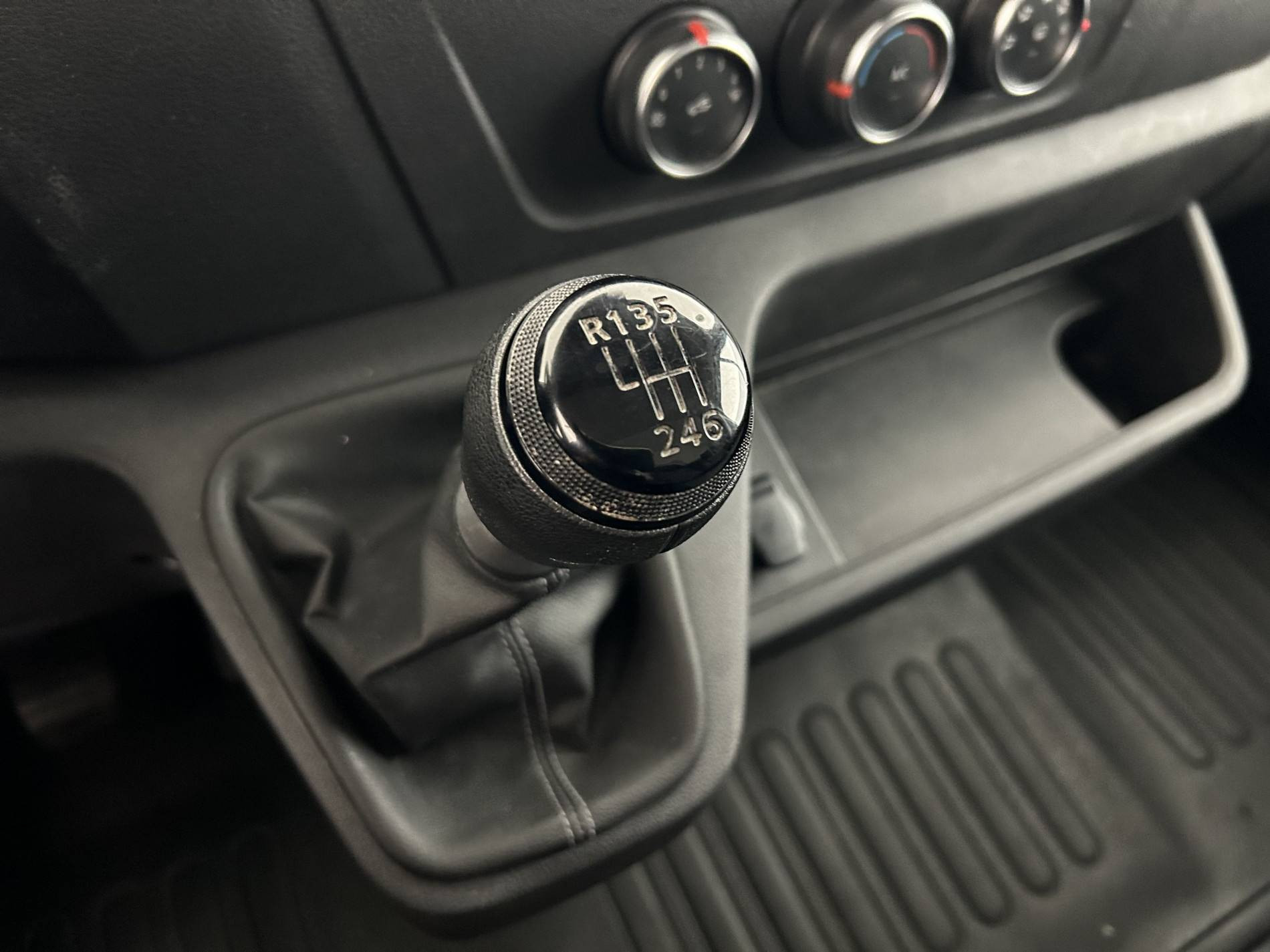 Vente en ligne Renault Master Fourgon MASTER FGN TRAC F3500 L2H2 BLUE DCI 135 au prix de 27 890 €