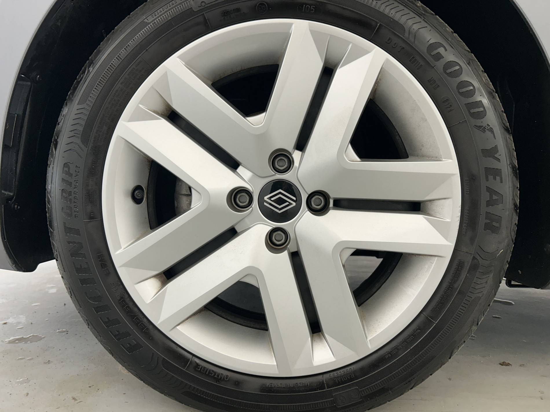 Vente en ligne Renault Clio 5 Clio TCe 90 au prix de 15 990 €