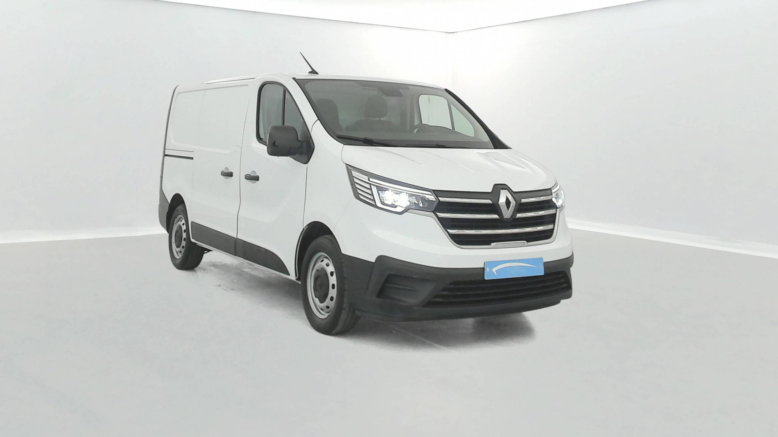 Vente en ligne Renault Trafic 3 Fourgon TRAFIC FGN L1H1 3T BLUE DCI 130 GSR2 au prix de 26 990 €