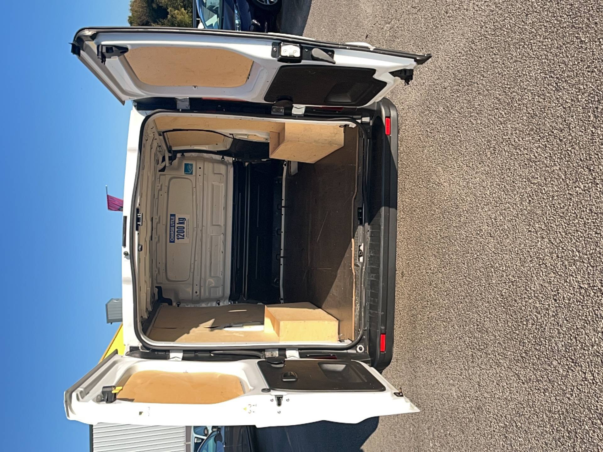 Vente en ligne Renault Trafic 3 Fourgon TRAFIC FGN L1H1 3T BLUE DCI 130 GSR2 au prix de 26 990 €