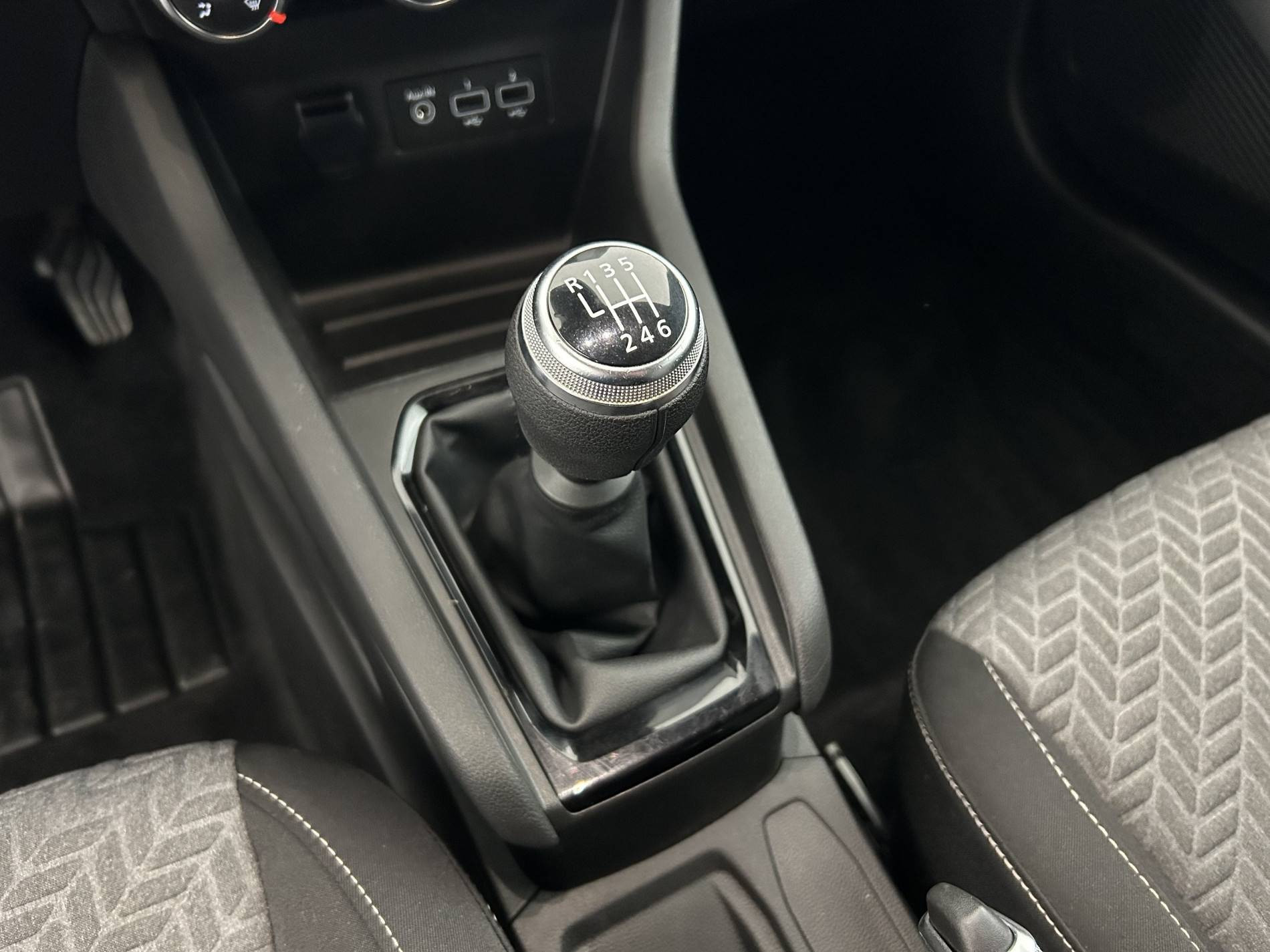 Vente en ligne Renault Clio 5 Clio TCe 90 - 21N au prix de 13 890 €