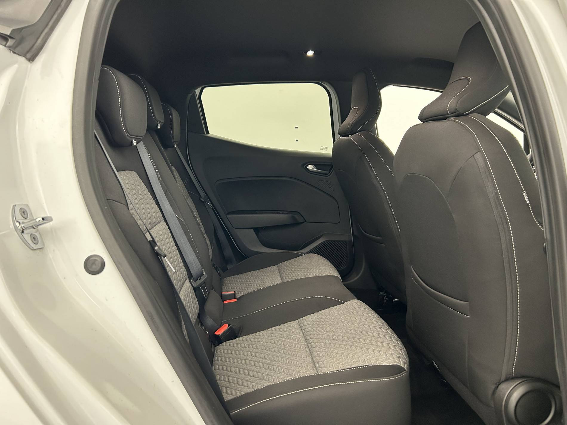 Vente en ligne Renault Clio 5 Clio TCe 90 - 21N au prix de 13 890 €