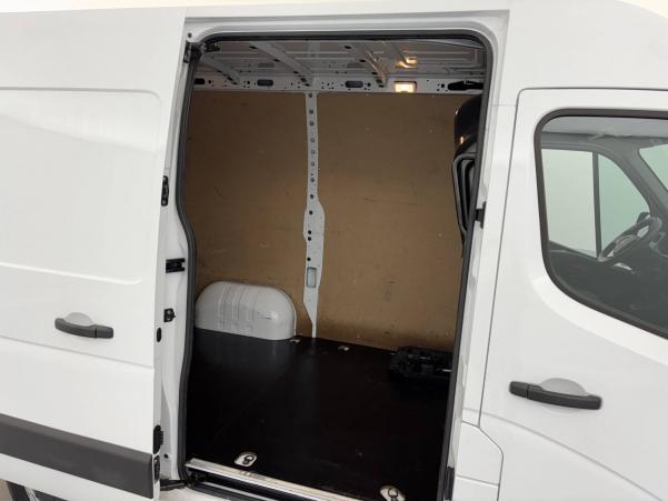 Vente en ligne Renault Master 3 Fourgon MASTER FGN TRAC F3300 L1H2 BLUE DCI 135 au prix de 23 770 €