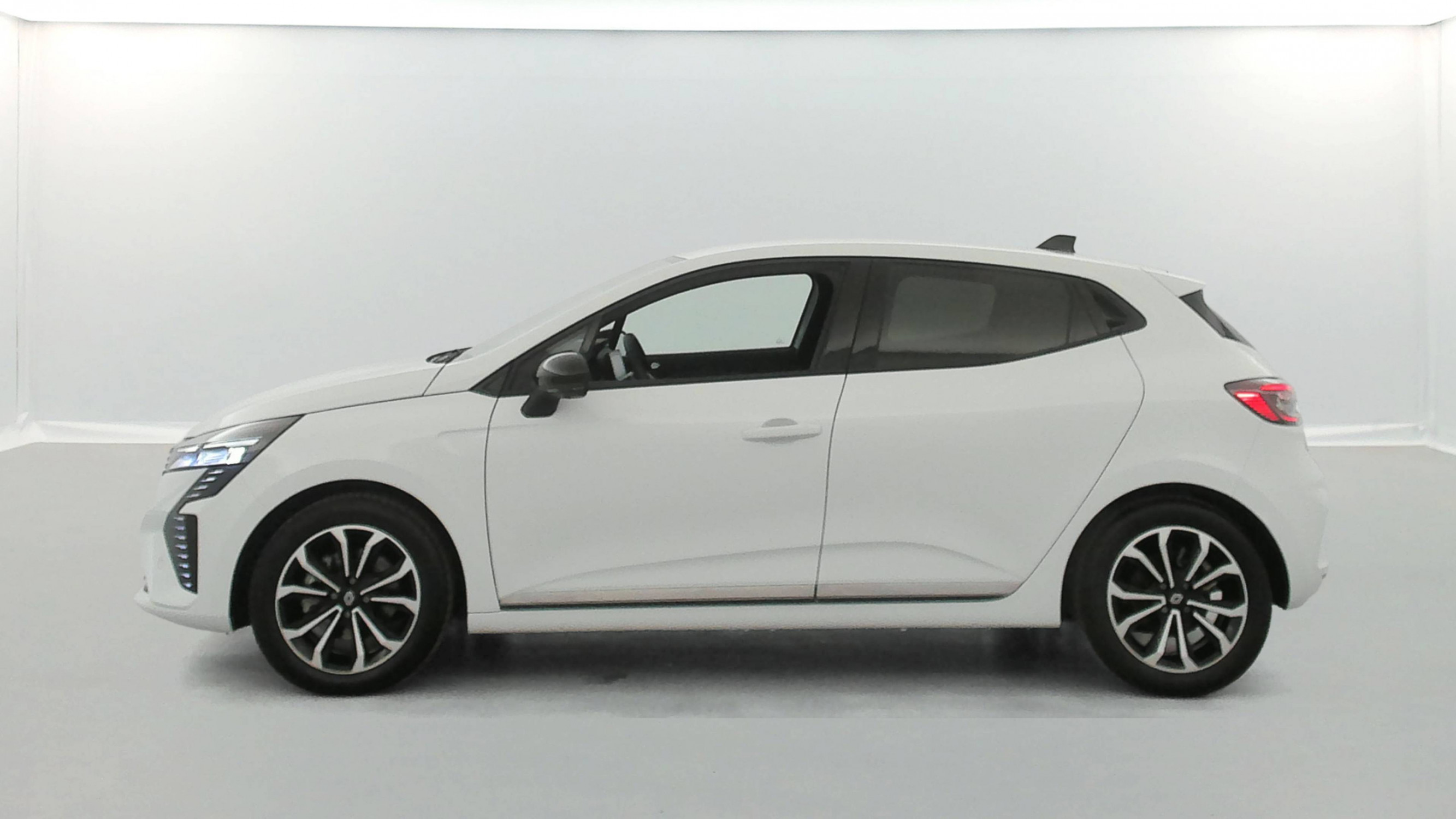 Vente en ligne Renault Clio 5 Clio E-Tech full hybrid 145 ch GSR2 au prix de 20 890 €