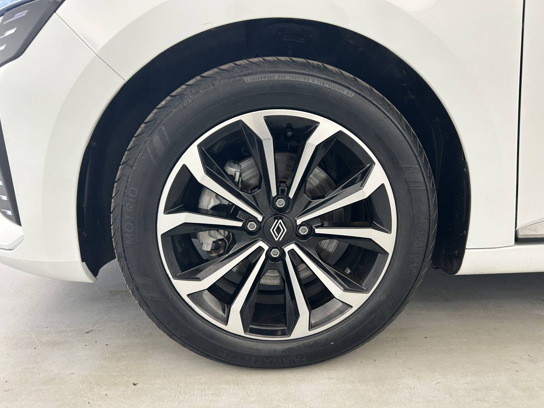 Vente en ligne Renault Clio 5 Clio E-Tech full hybrid 145 ch GSR2 au prix de 20 890 €