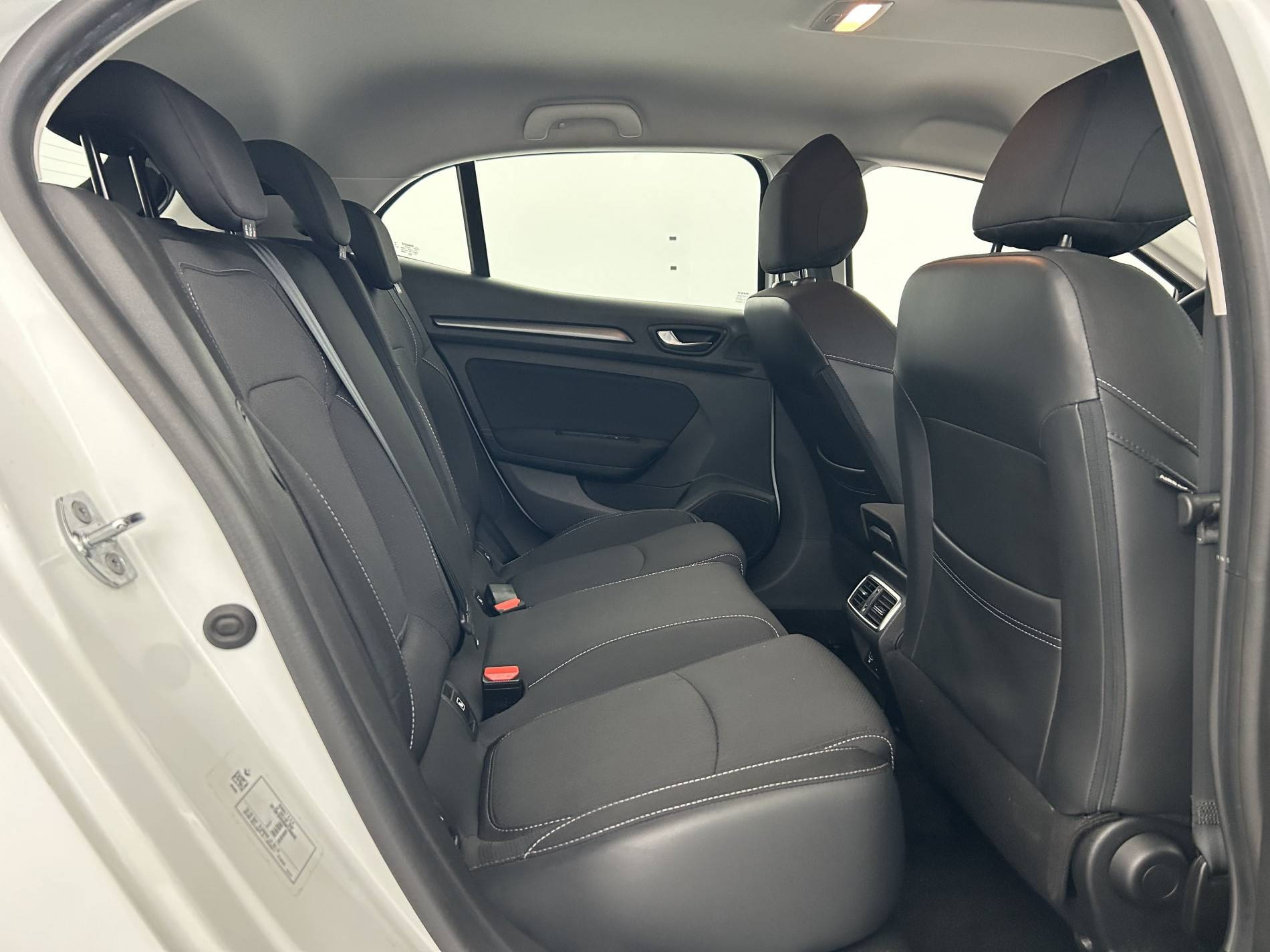 Vente en ligne Renault Megane 4 Mégane IV Berline Blue dCi 115 - 21B au prix de 13 990 €